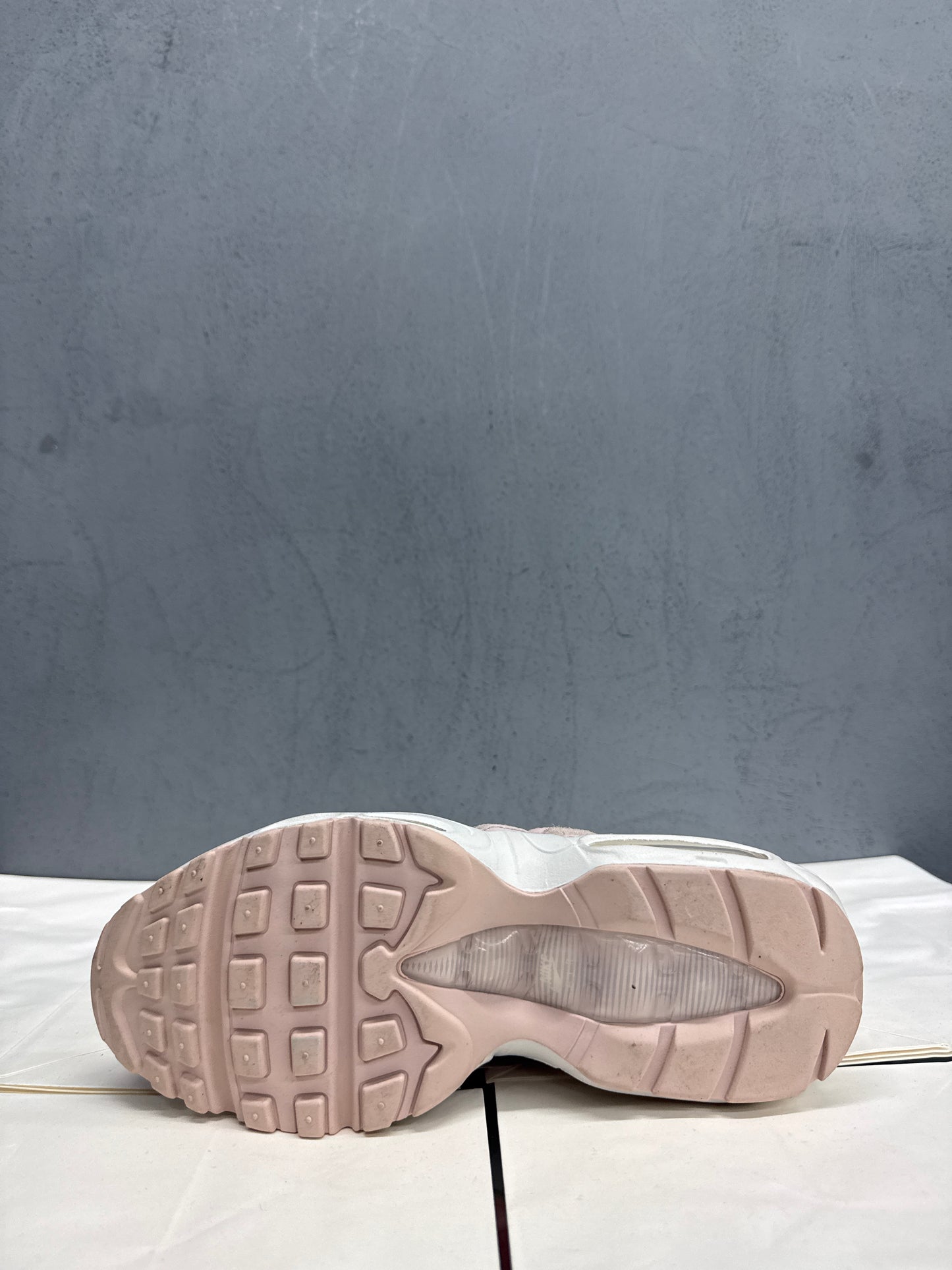 Used Air Max 95 Barely Rose Plum Chalk US Women's 7 - Men's 5.5