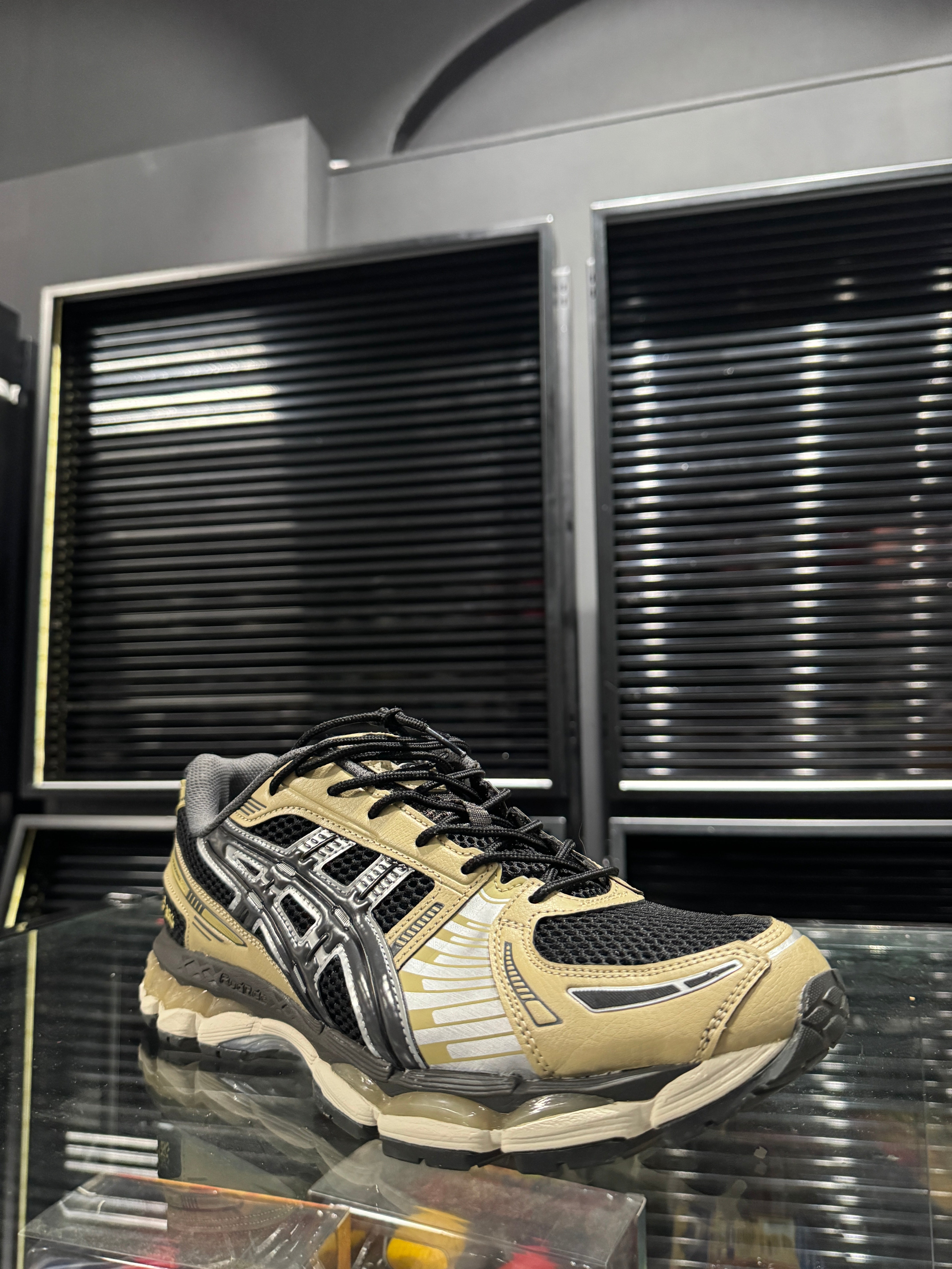 Used ASICS GEL-Kayano 12.1 Black Obsidian Grey