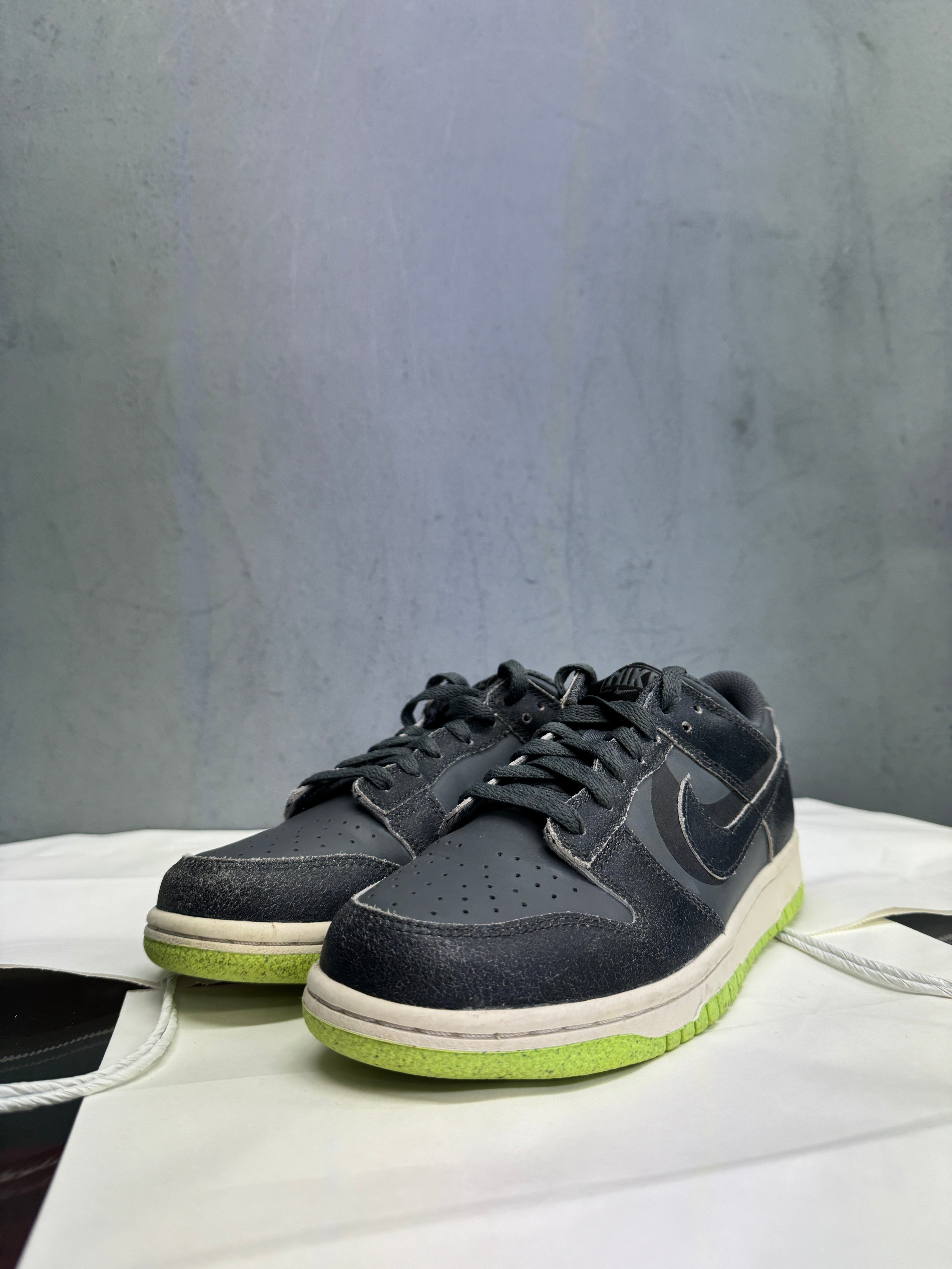 Used Dunk Low SE GS Halloween Cauldron US 7Y - Women's 8.5