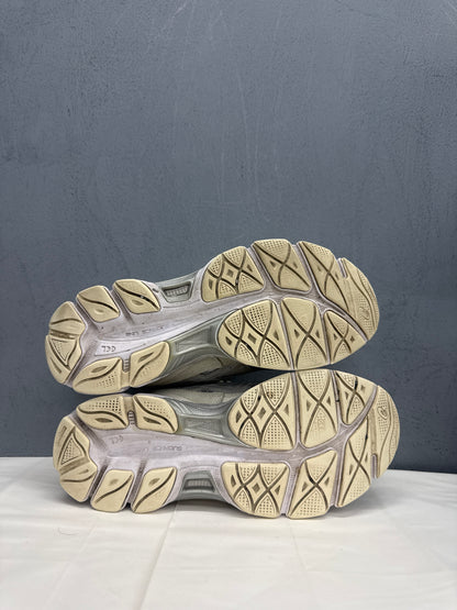 Used GEL-NYC White Cream Silver Multiple Sizes