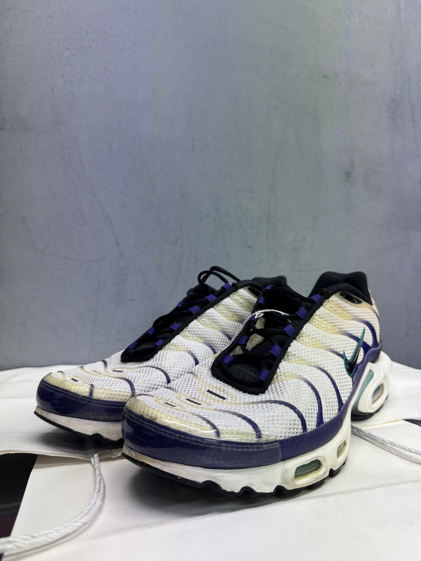 Used TN Grapes US Men's 12 - Women's 13.5