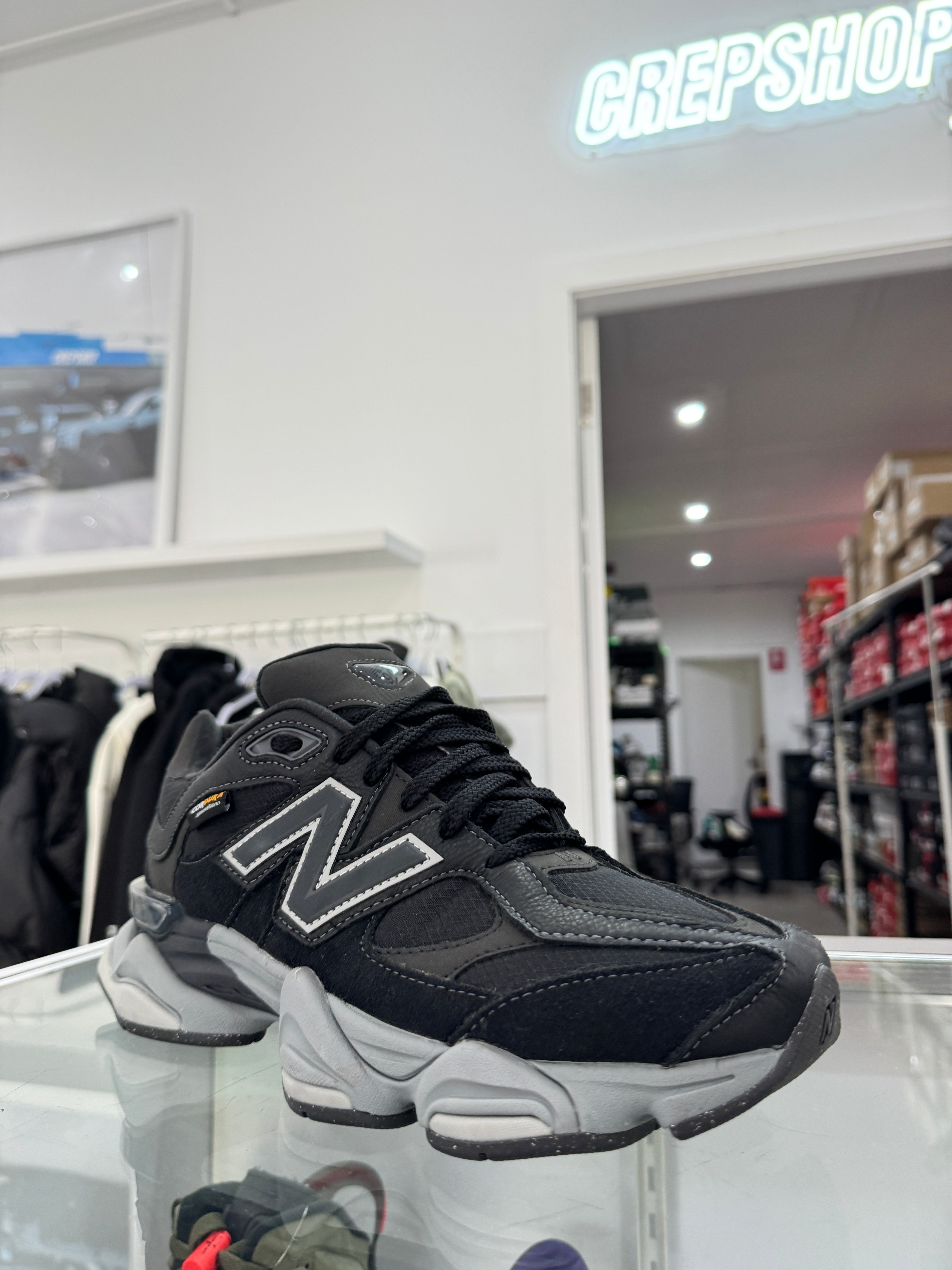 Used Mens New Balance 9060 Black Grey