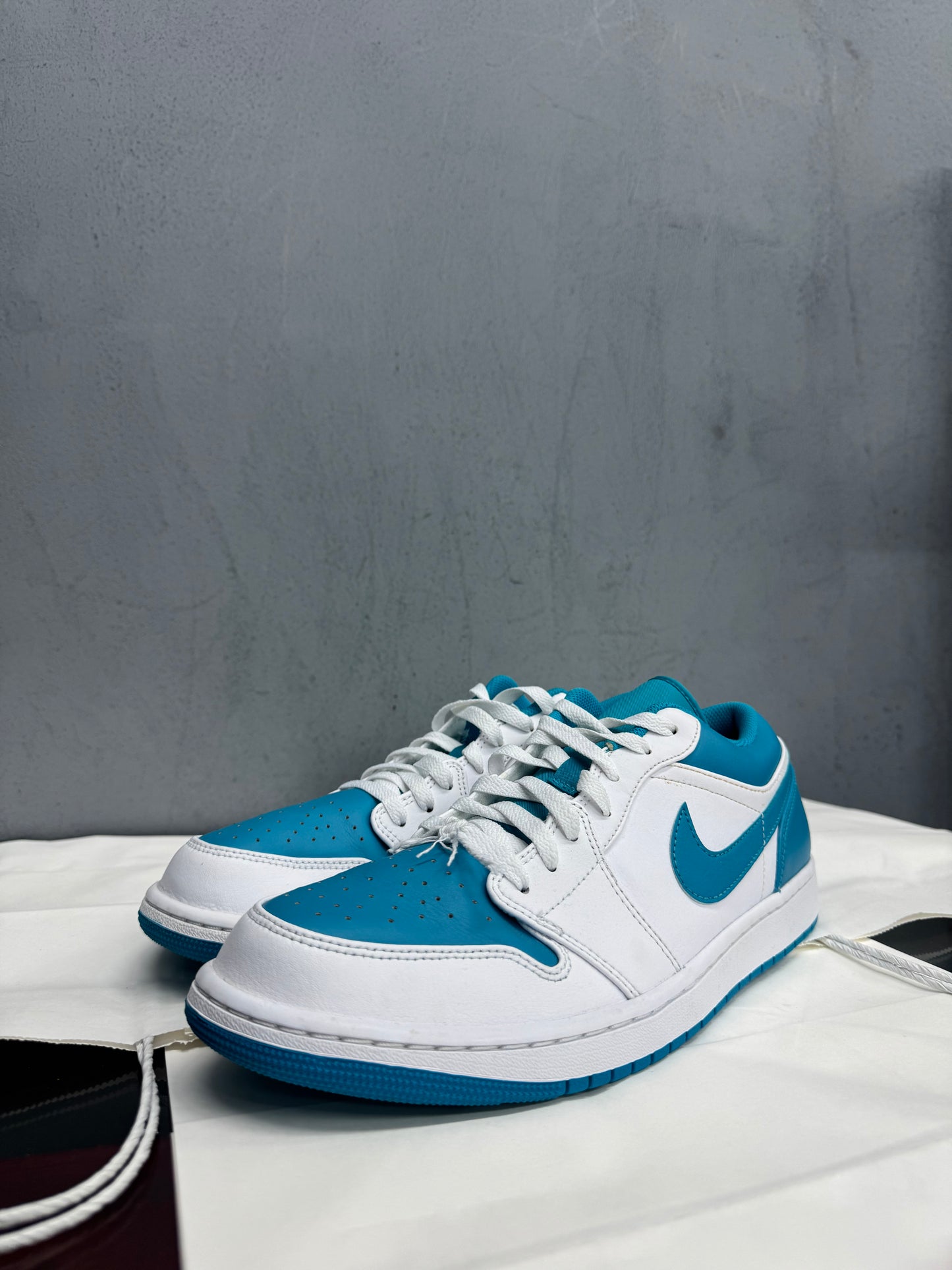 Used Jordan 1 Low Aquatone Multiple Sizes
