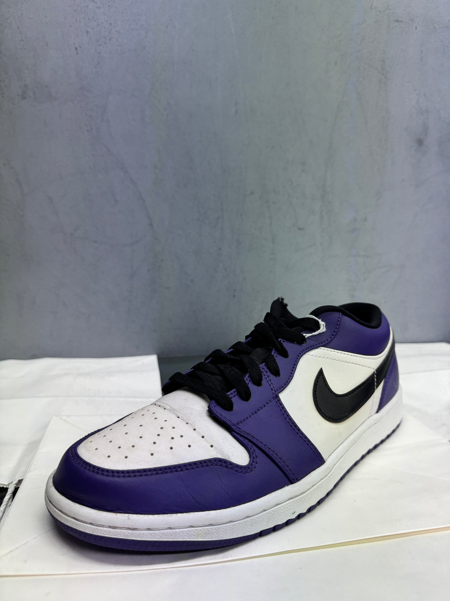 Used Jordan 1 Low Court Purple US Men's 10 - Women's 11.5