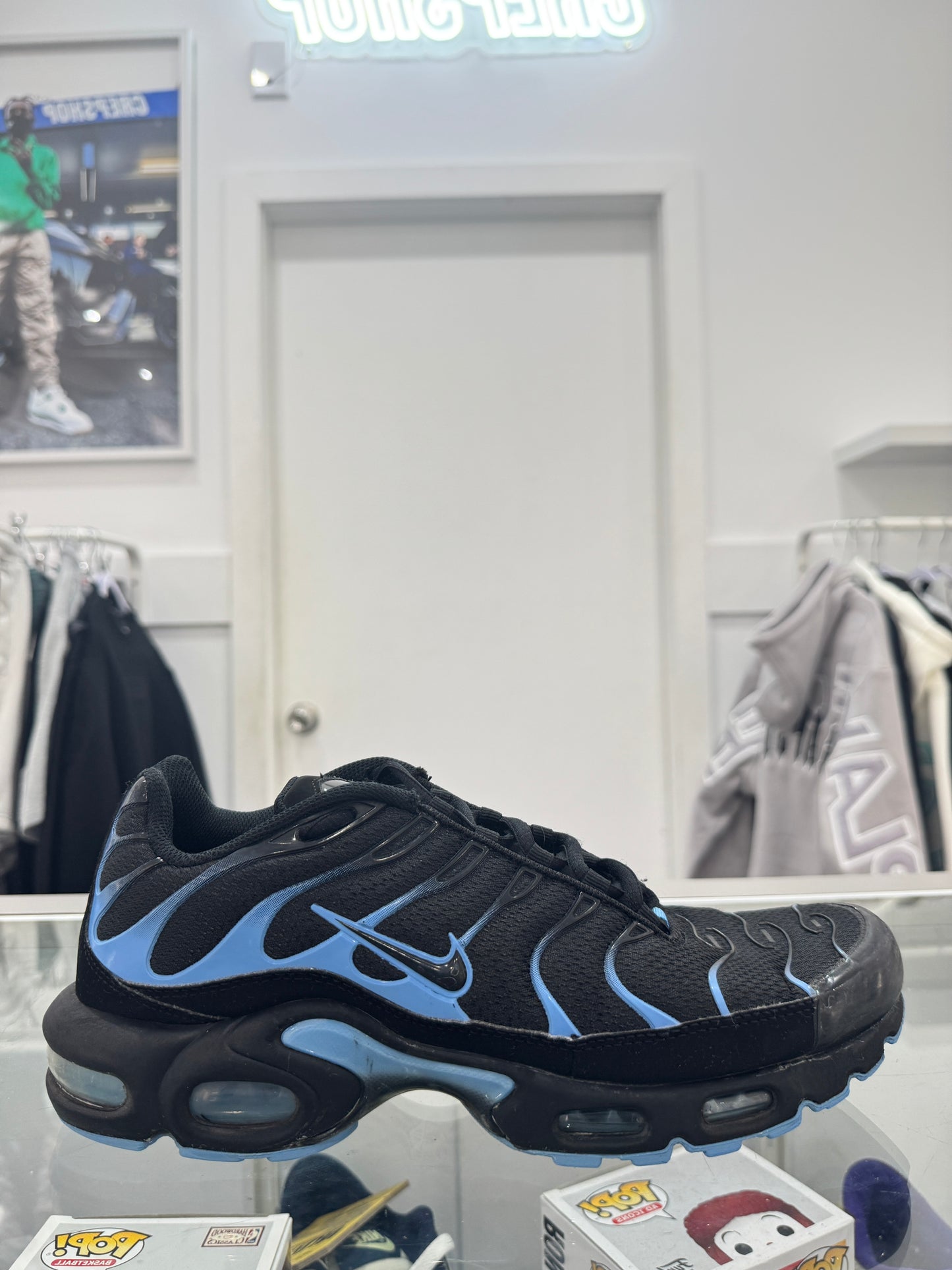 Used TN University Blue Black US Mens 9 - Womens 10.5