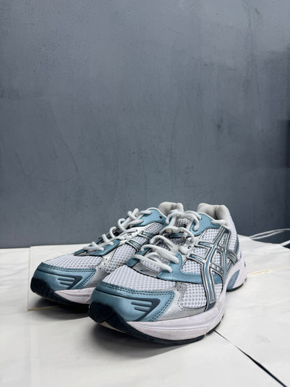 Used GEL-1130 White Shark skin US Men's 9 - Women's 10.5