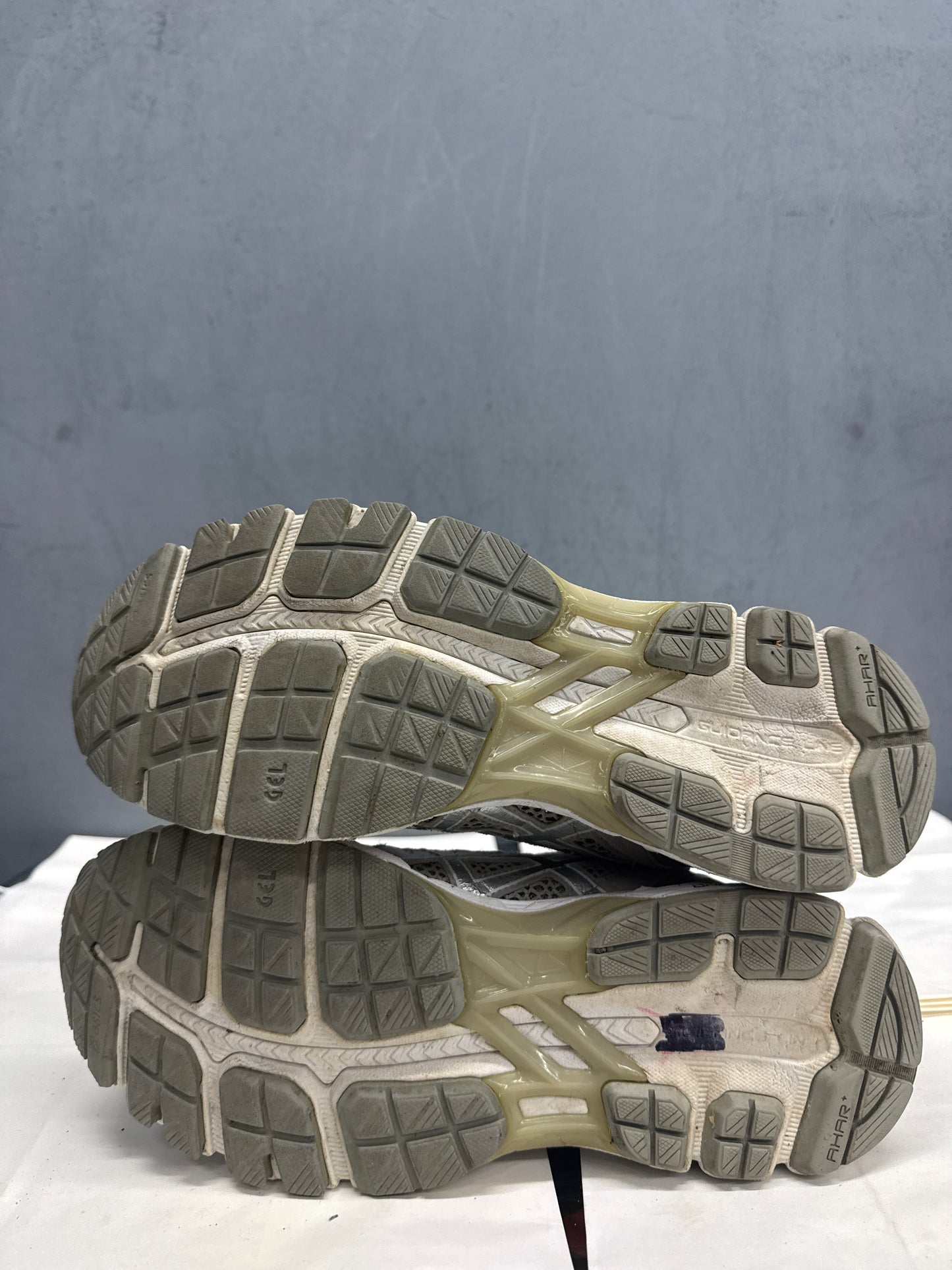 Used GEL-Kayano 21 Vanilla Beans Women's US Women's 9 - Men's 7.5