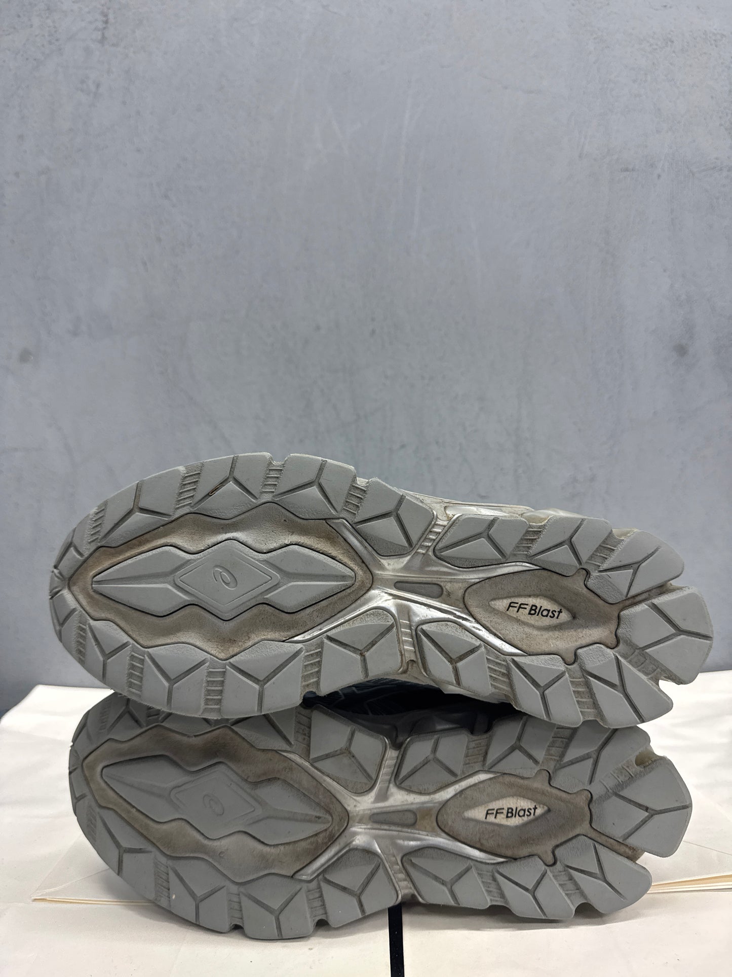 Used GEL-Quantum 360 Pure Silver US Men's 8 - Women's 9.5