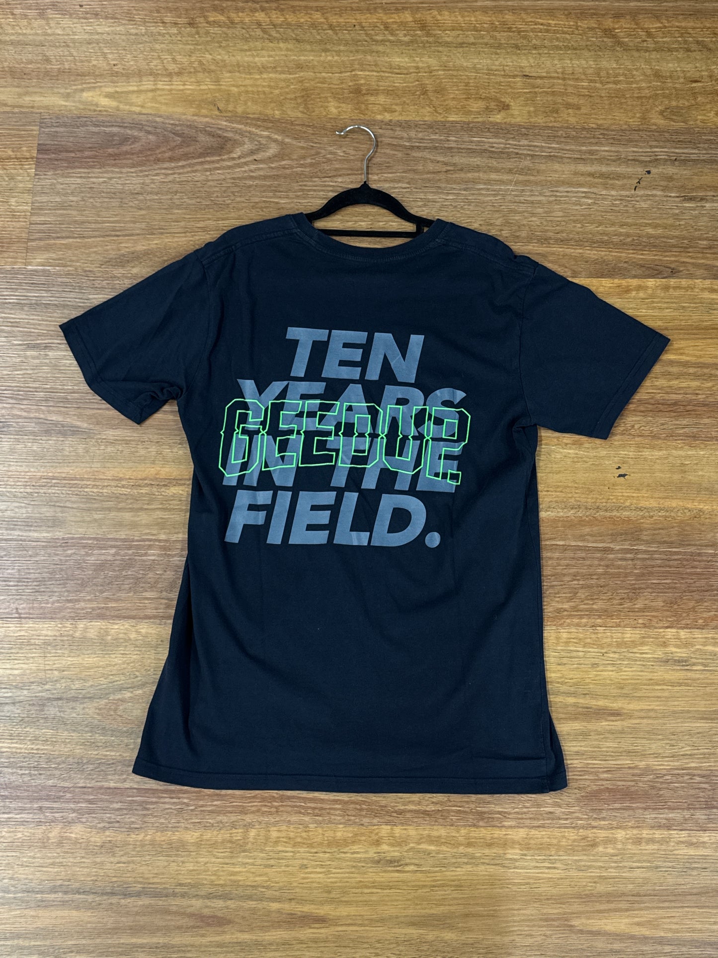 Used T-Shirt Navy Lime Green M