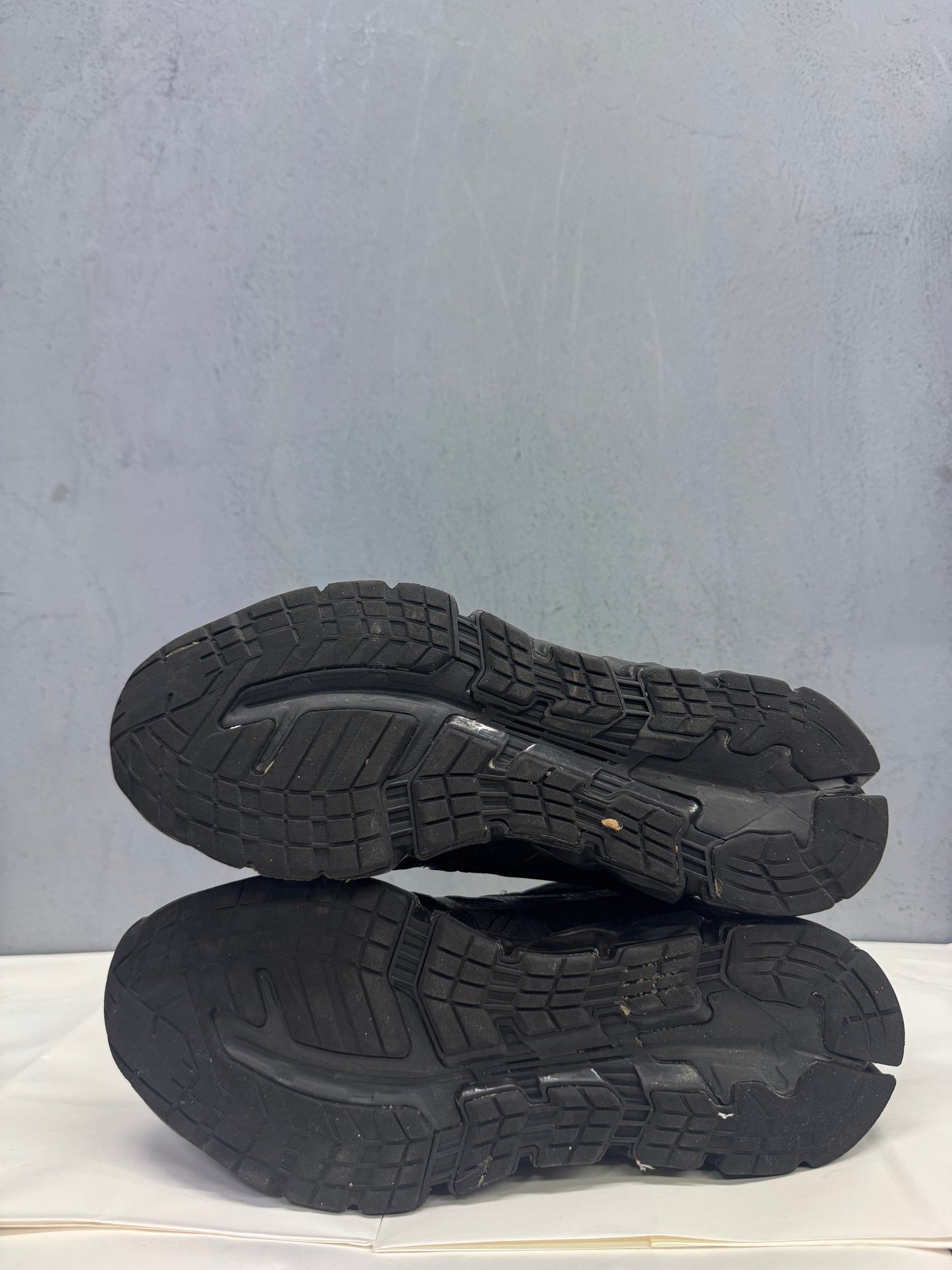 Used GEL-Quantum 360 5 Black US Women's 7.5 - Men's 6