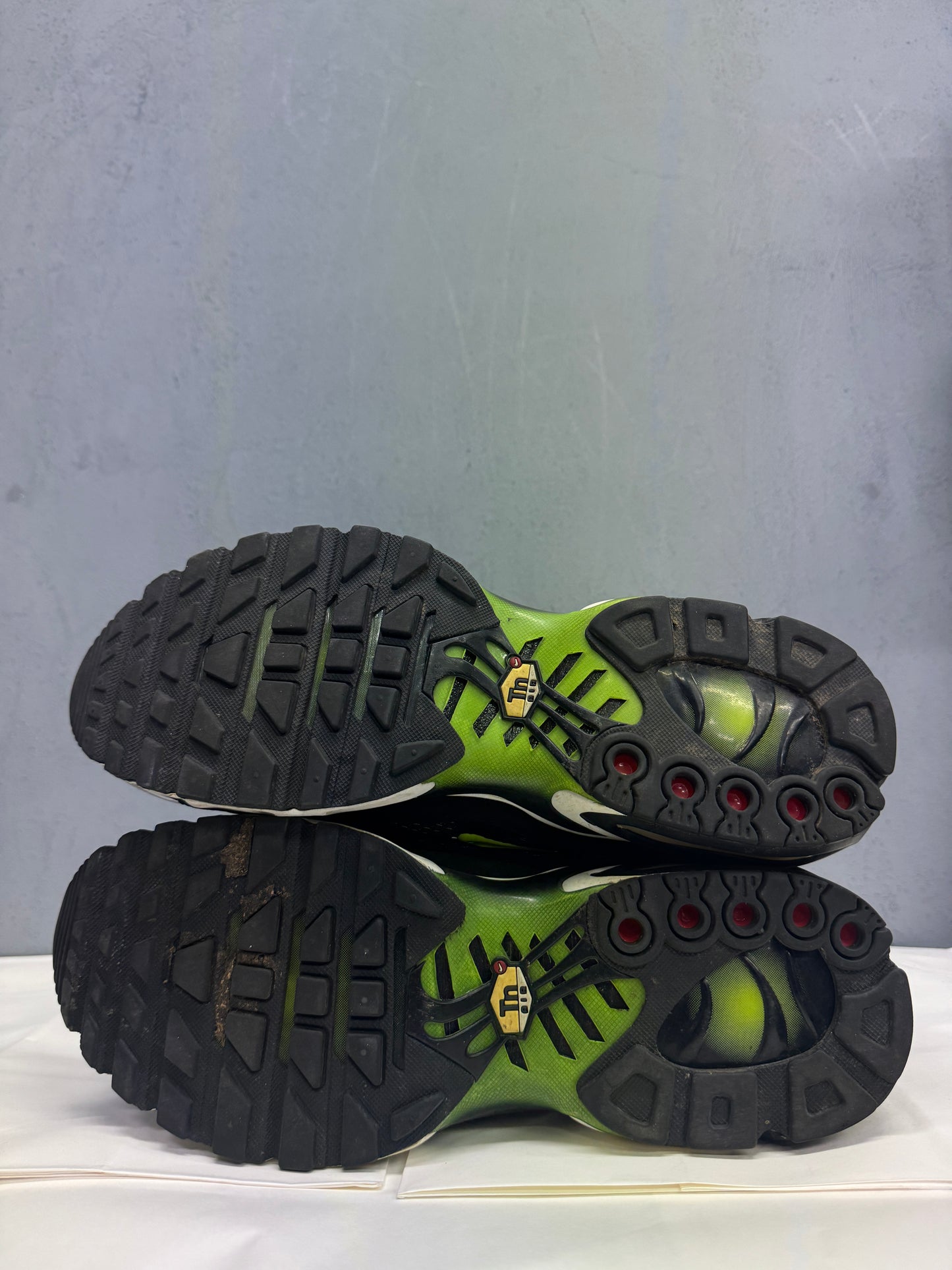 Used TN Black Volt Green US Men's 10 - Women's 11.5