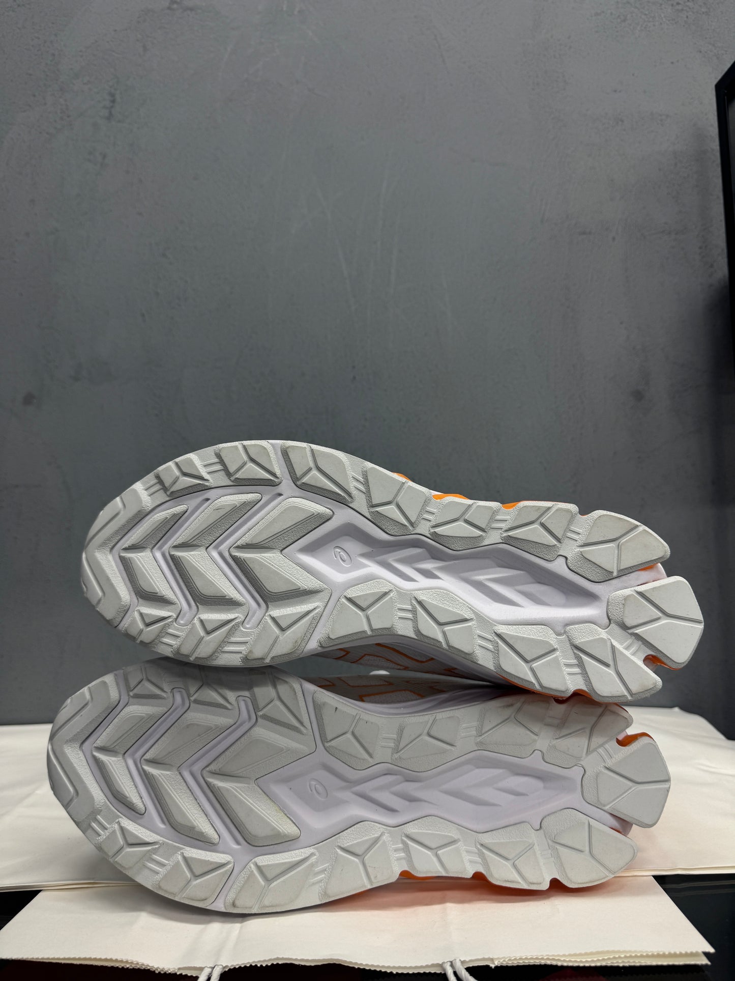 Used GEL Quantum 180 VII White Orange US Men's 10 - Women's 11.5