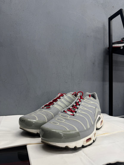 Used TN Light Smoke Grey Red US Men's 10.5 - Women's 12