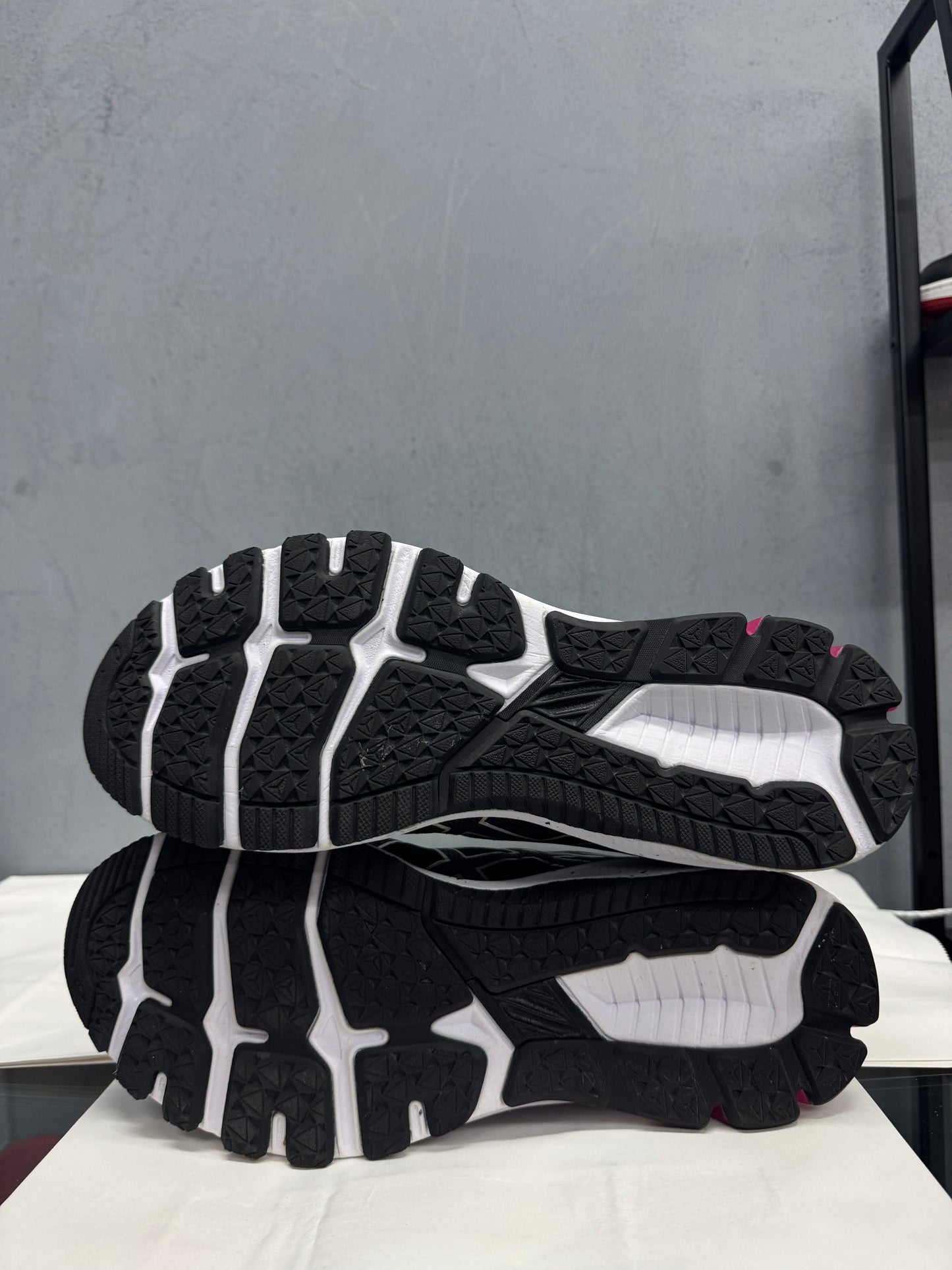 Used GT-1000 9 Black Pure Silver Women's US Women's 12 - Men's 10.5