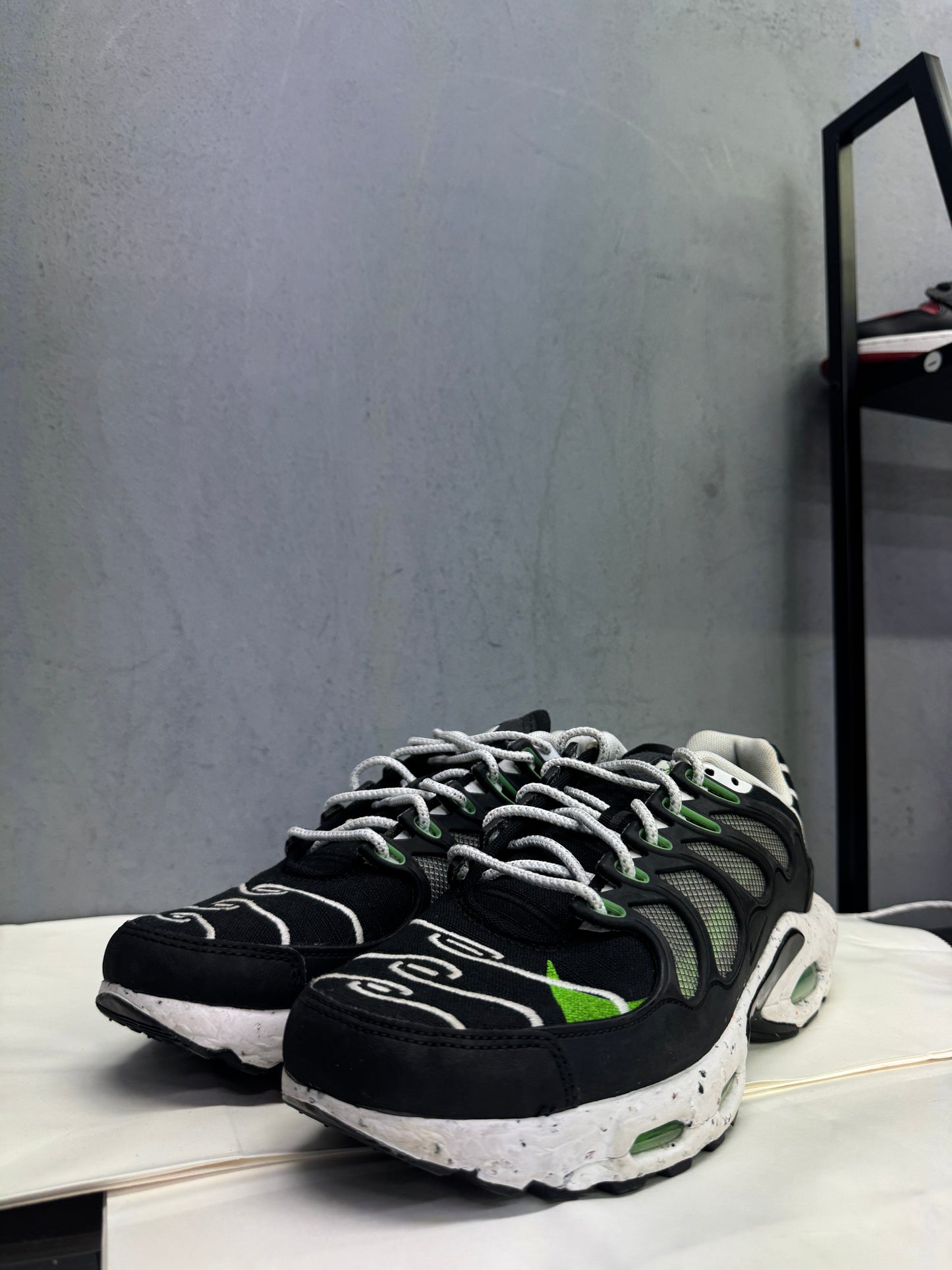 Used Air Max Terrascape Plus Black Green Strike US Men's 9 - Women's 10.5