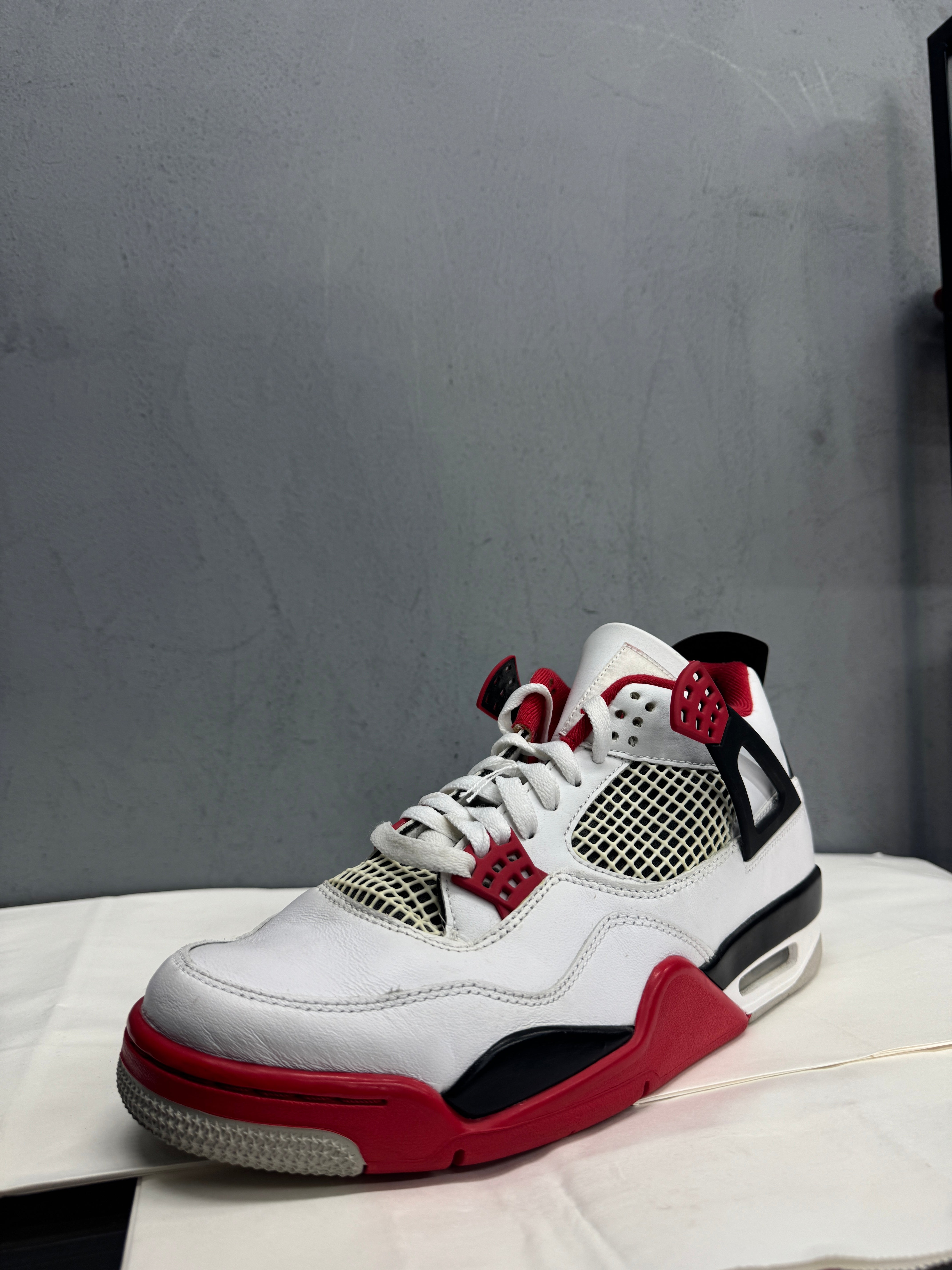 Used Jordan 4 Fire Red