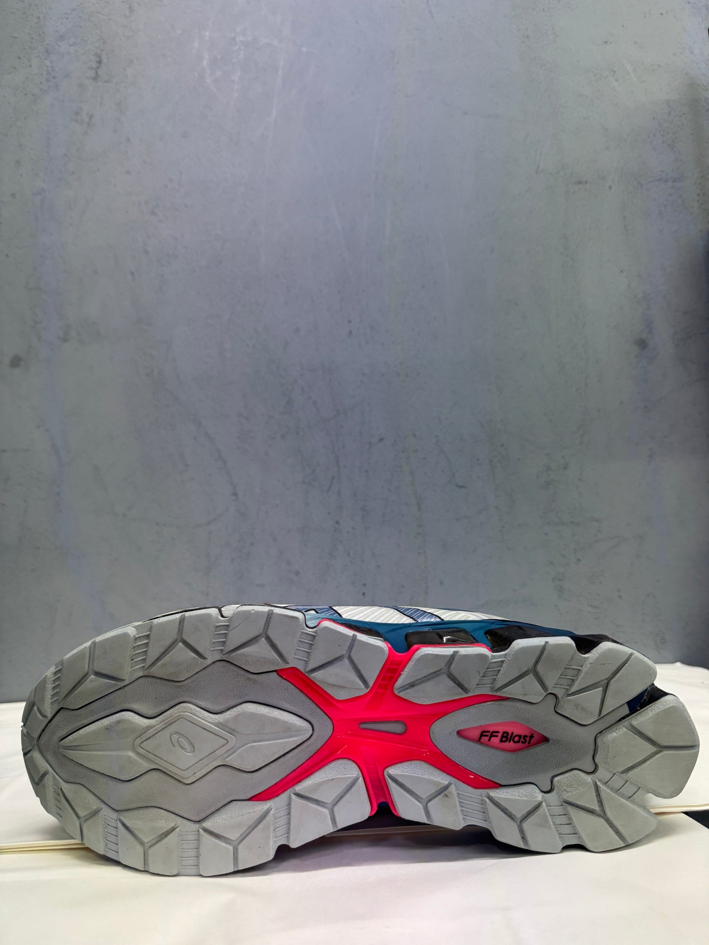 Used GEL-Quantum 360 Vii White Navy Red US Men's 8.5 - Women's 10