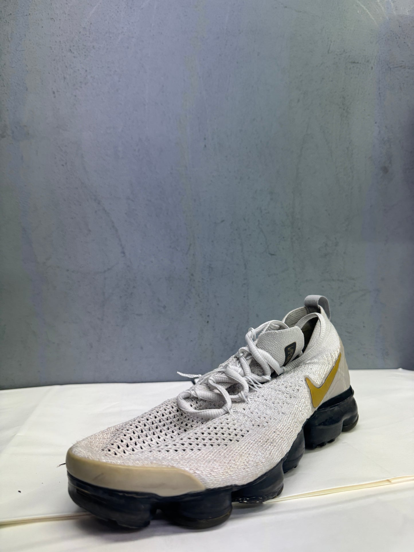 Used Vapormax Flyknit White Gold Black US Women's 8.5 - Men's 7