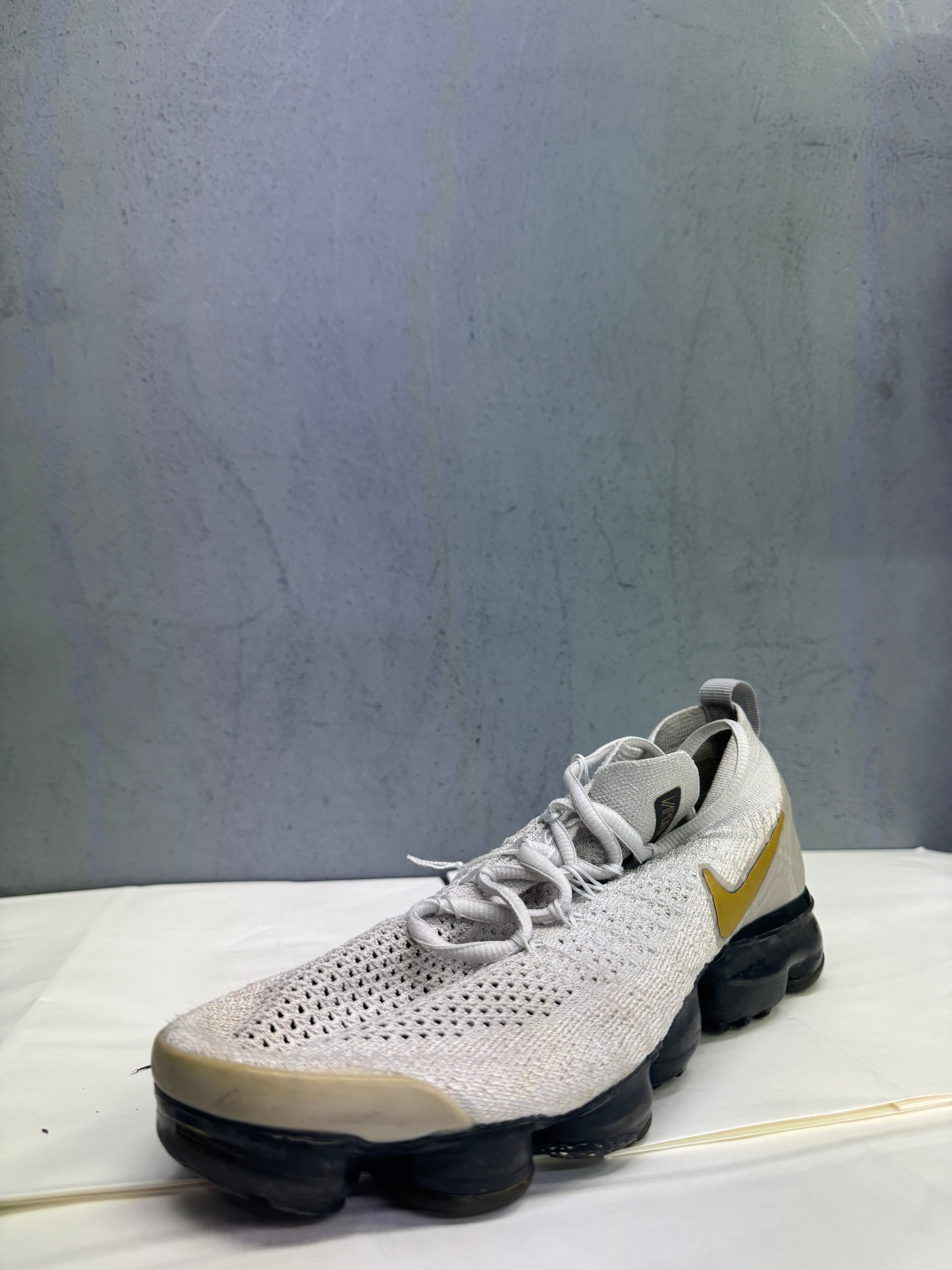Used Vapormax Flyknit White Gold Black