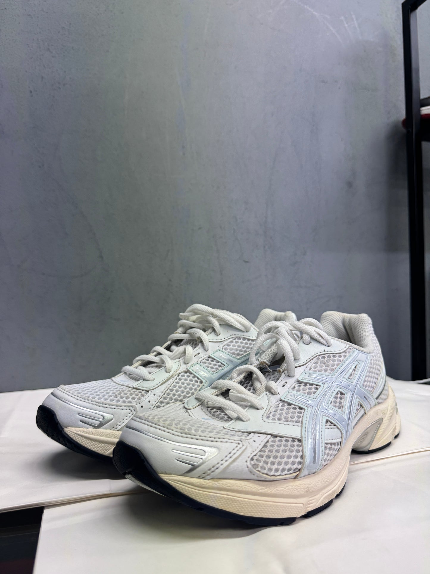 Used GEL-1130 White Silver Green US Women's 8 - Men's 6.5