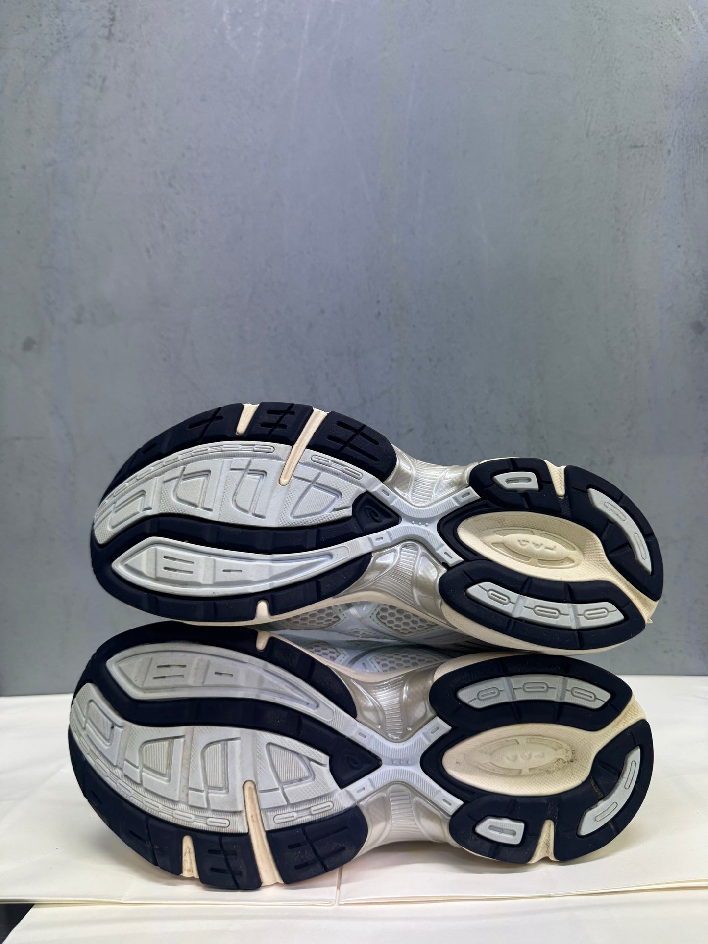 Used GEL-1130 White Silver Green US Women's 8 - Men's 6.5