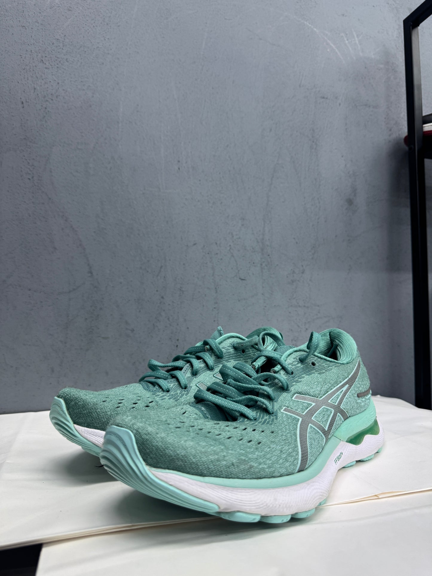 Used GEL-Nimbus 24 Sage Clear Blue Women's US Women's 7.5 - Men's 6