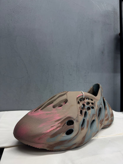 Used Foam Runner Sand Grey US Men's 12 - Women's 13.5