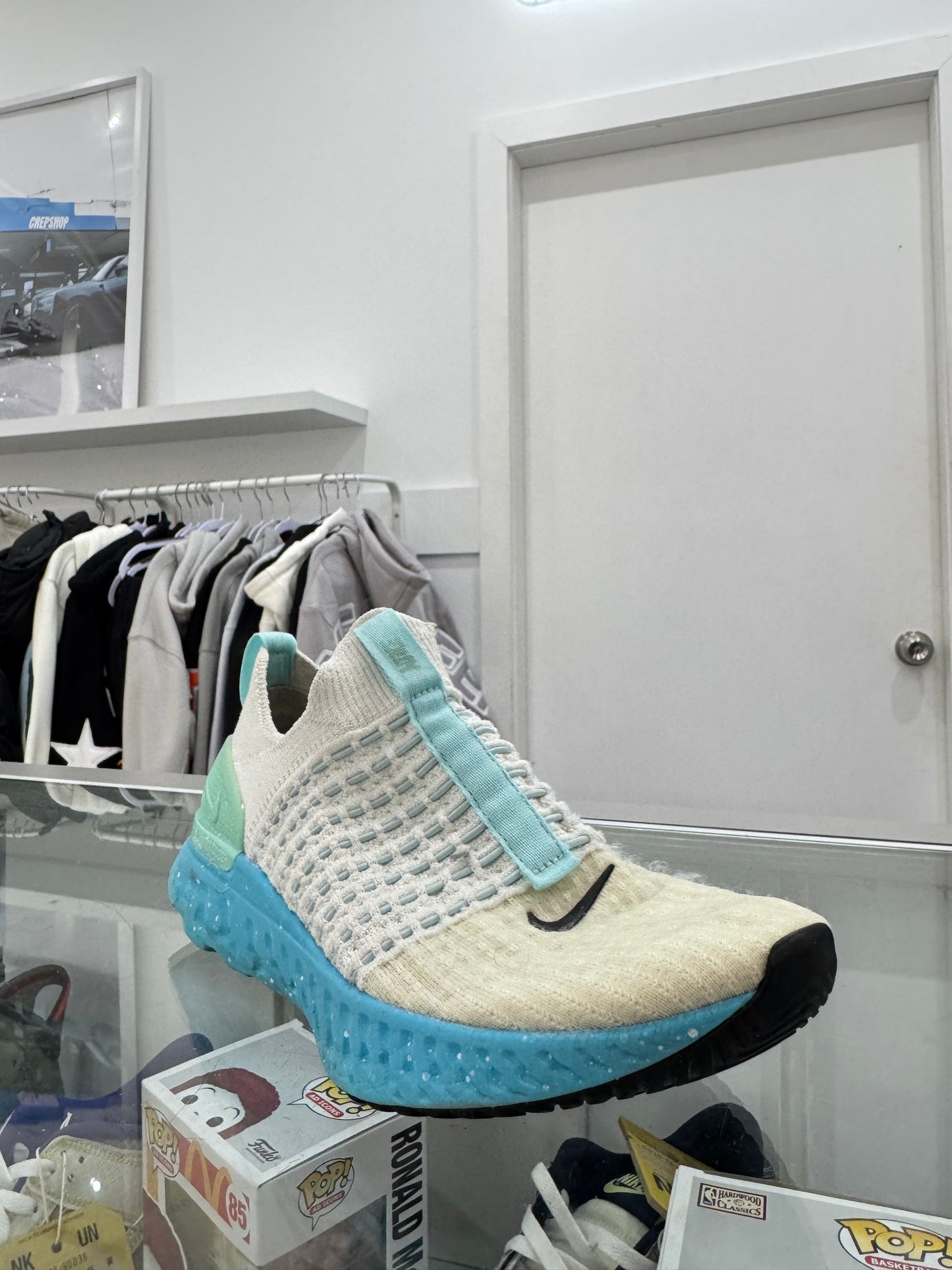 Used React Phantom Run Flyknit 2 White Glacier Blue US Men's 7 - Women's 8.5