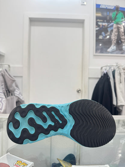 Used React Phantom Run Flyknit 2 White Glacier Blue US Men's 7 - Women's 8.5