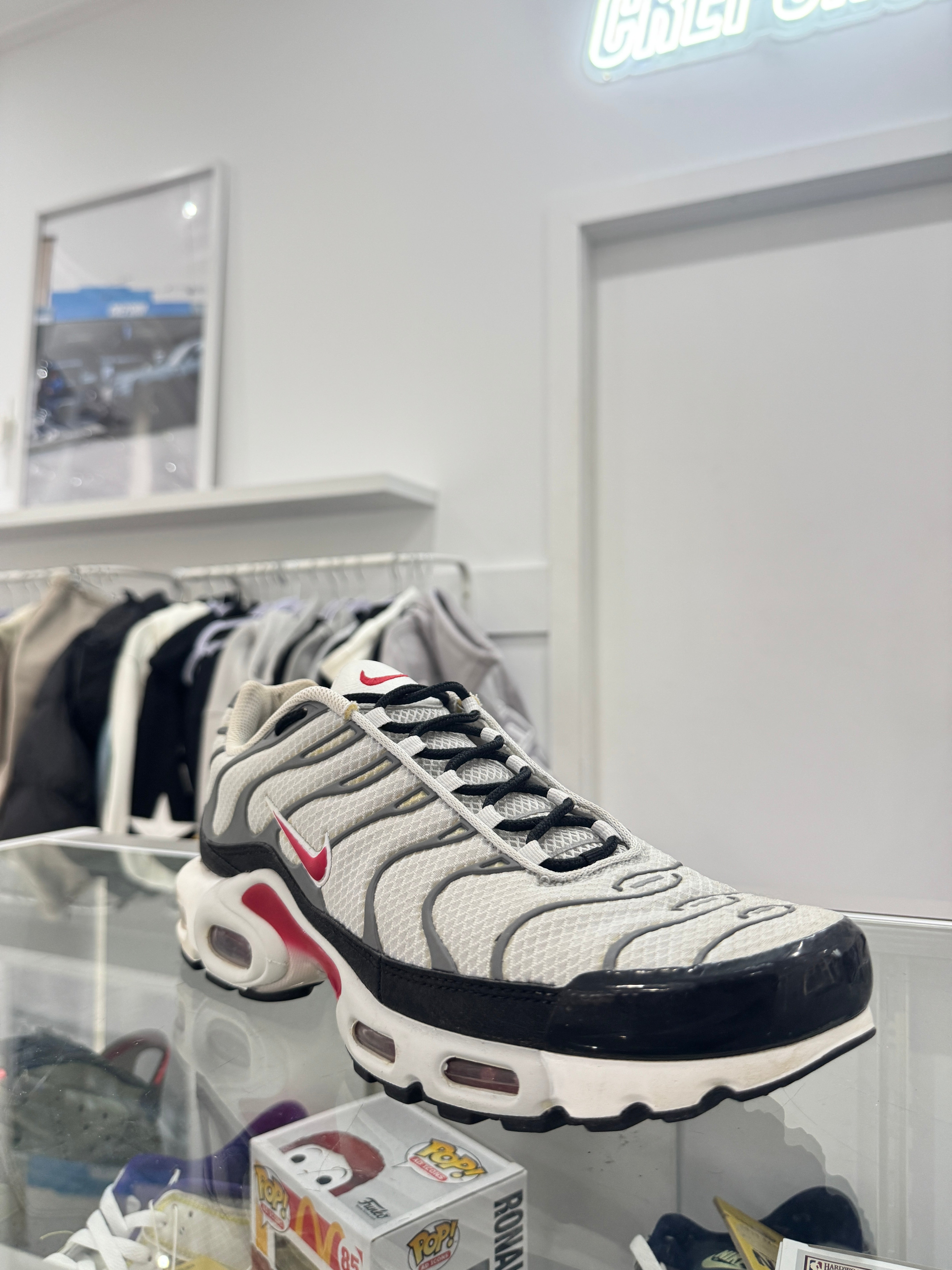 Used Nike Air Max Plus TN 'Photon Dust Red'