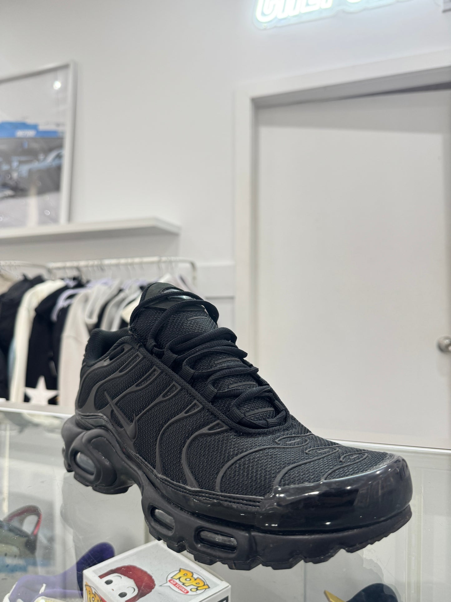 Used TN Black Reflective US Women's 12 - Men's 10.5