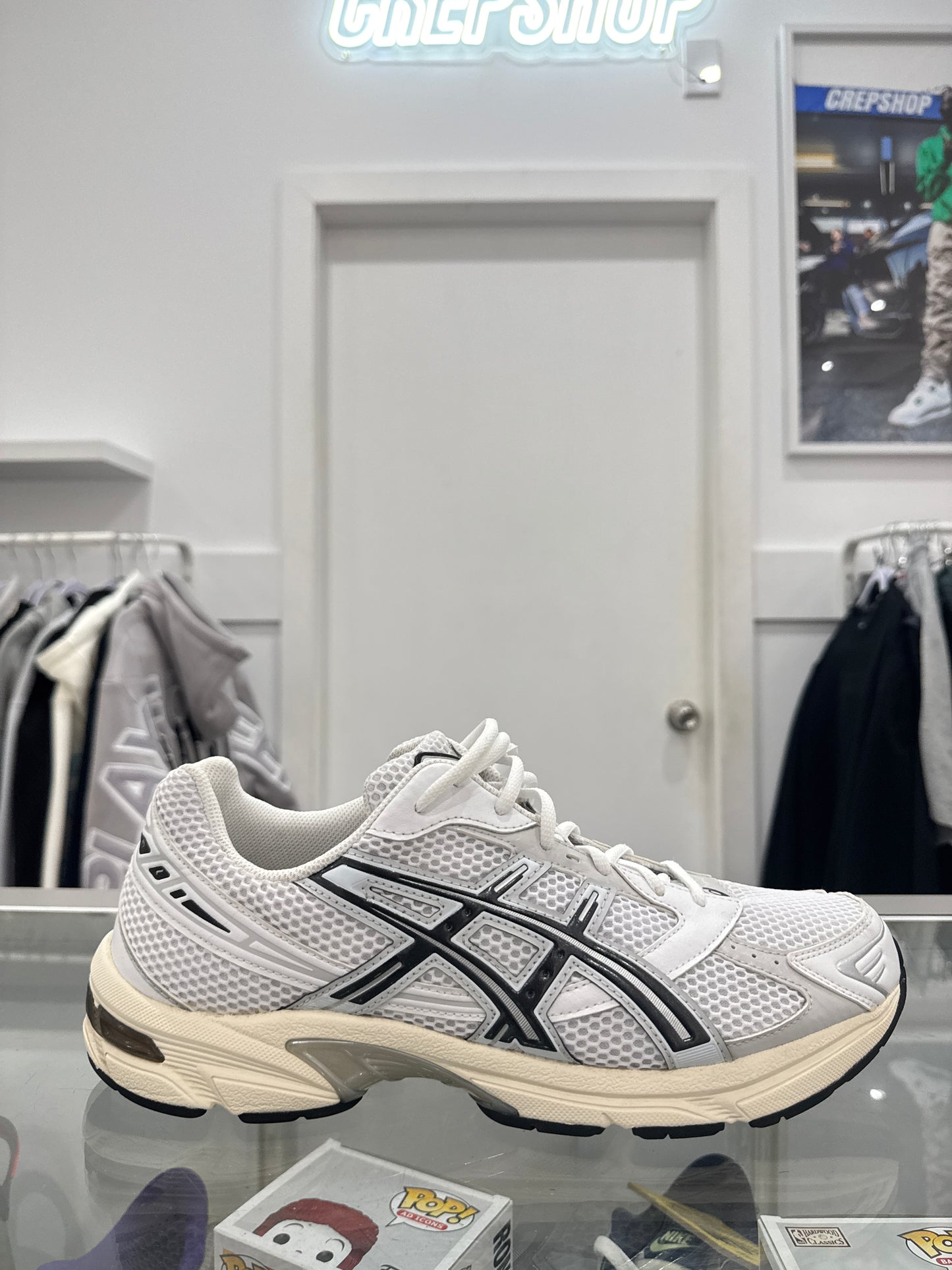 Used GEL-1130 White Cloud Grey Multiple Sizes