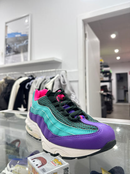 Used Air Max 95 Now Outdoor Green Hyper Grape GS US 6Y - Women's 7.5