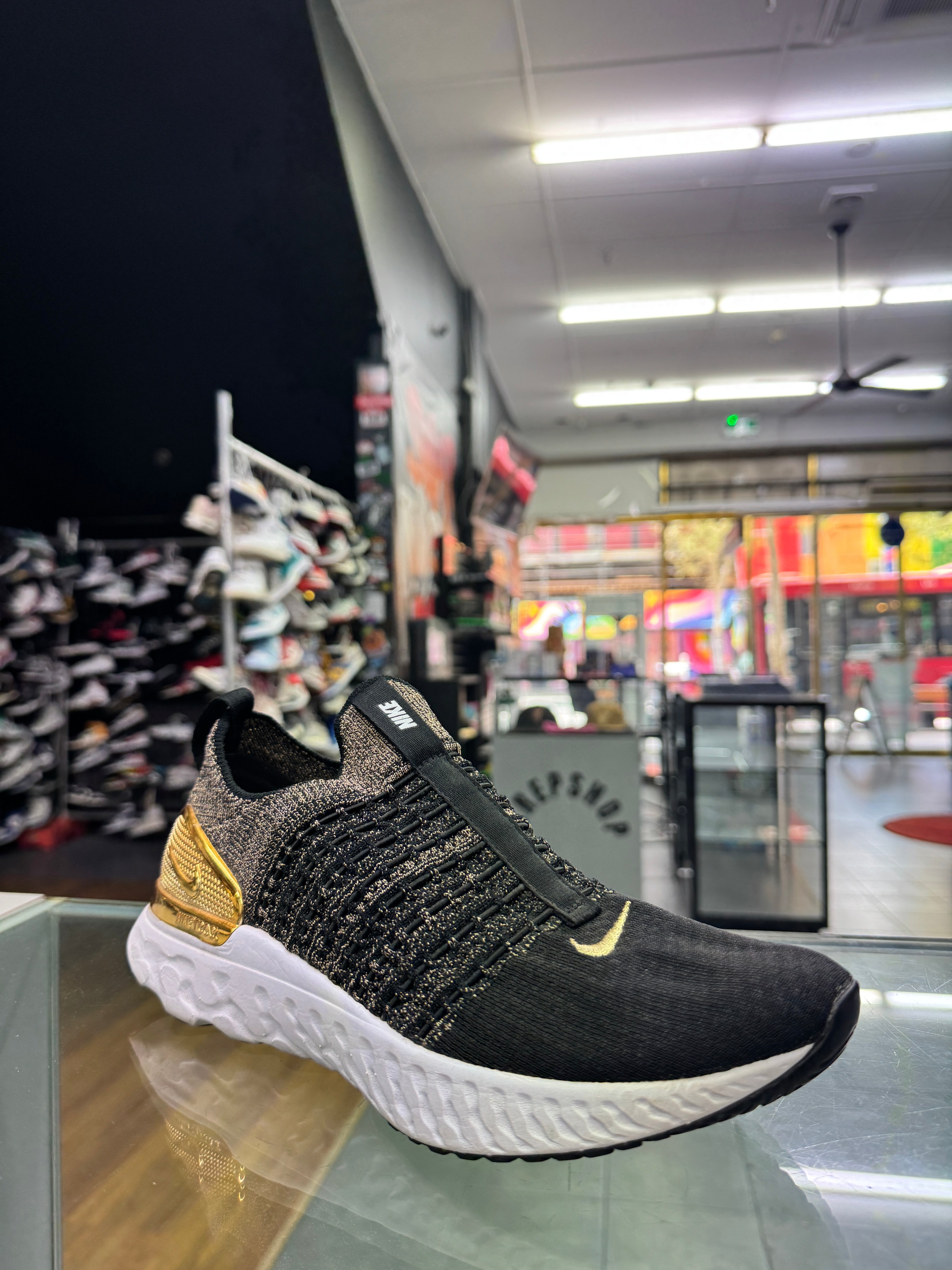 Used Nike Phantom Reacts 'Black/Gold'