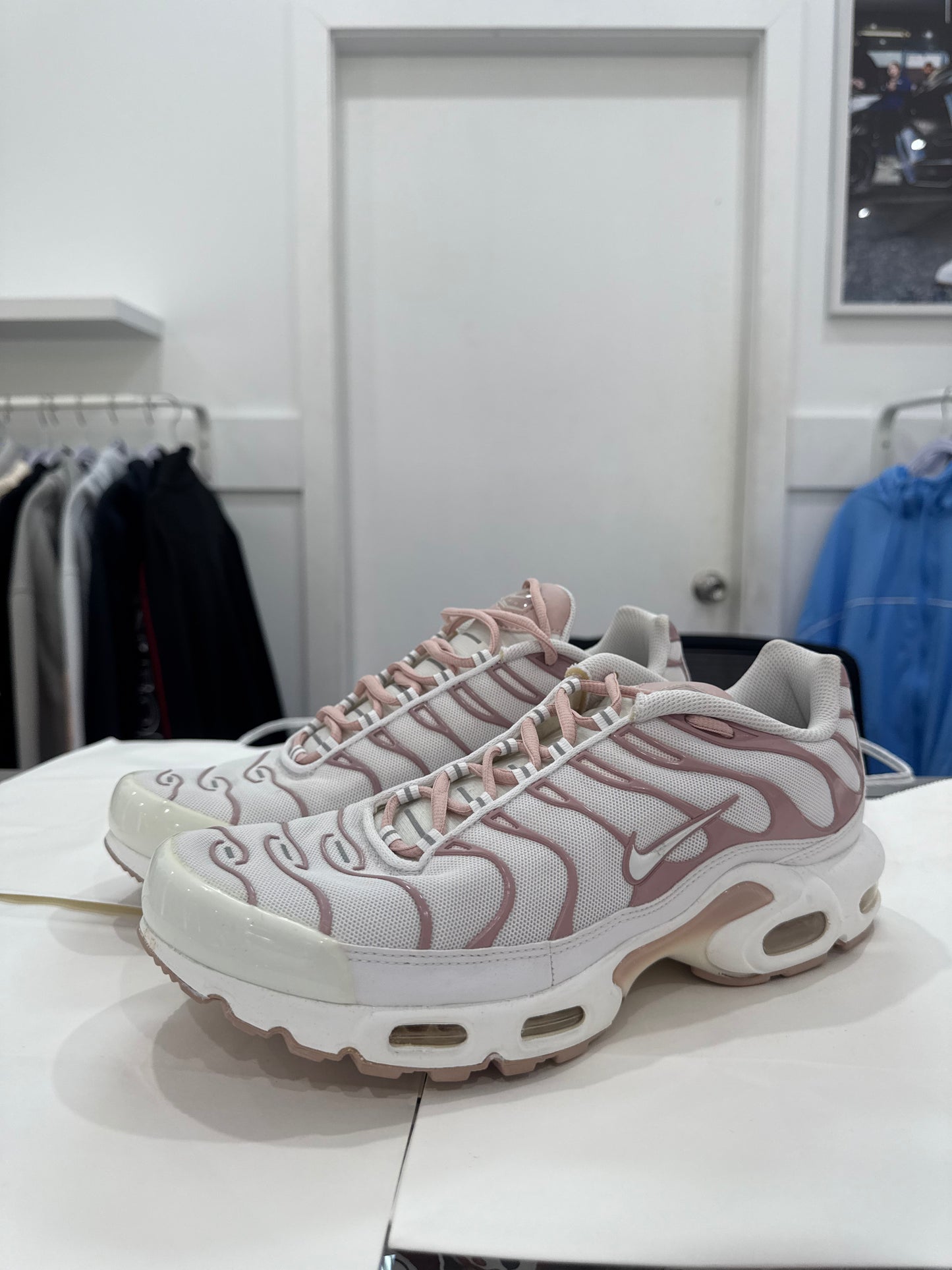 Used TN Pink Oxford US Women's 12 - Men's 10.5