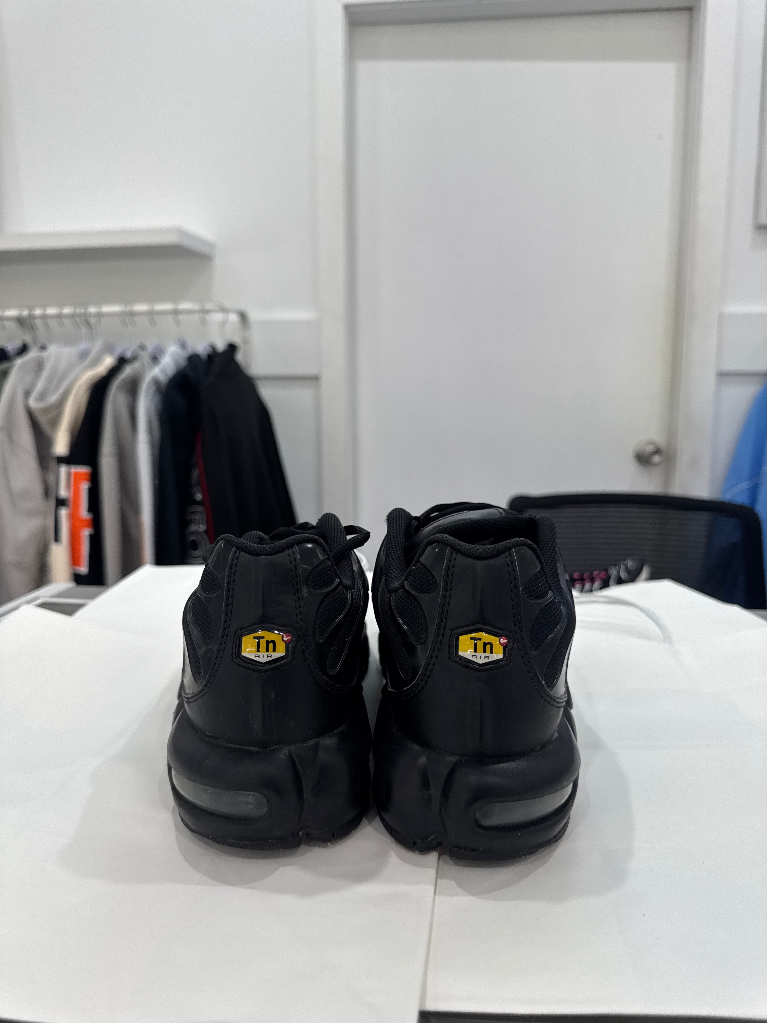 Used TN Multi-Swoosh Black