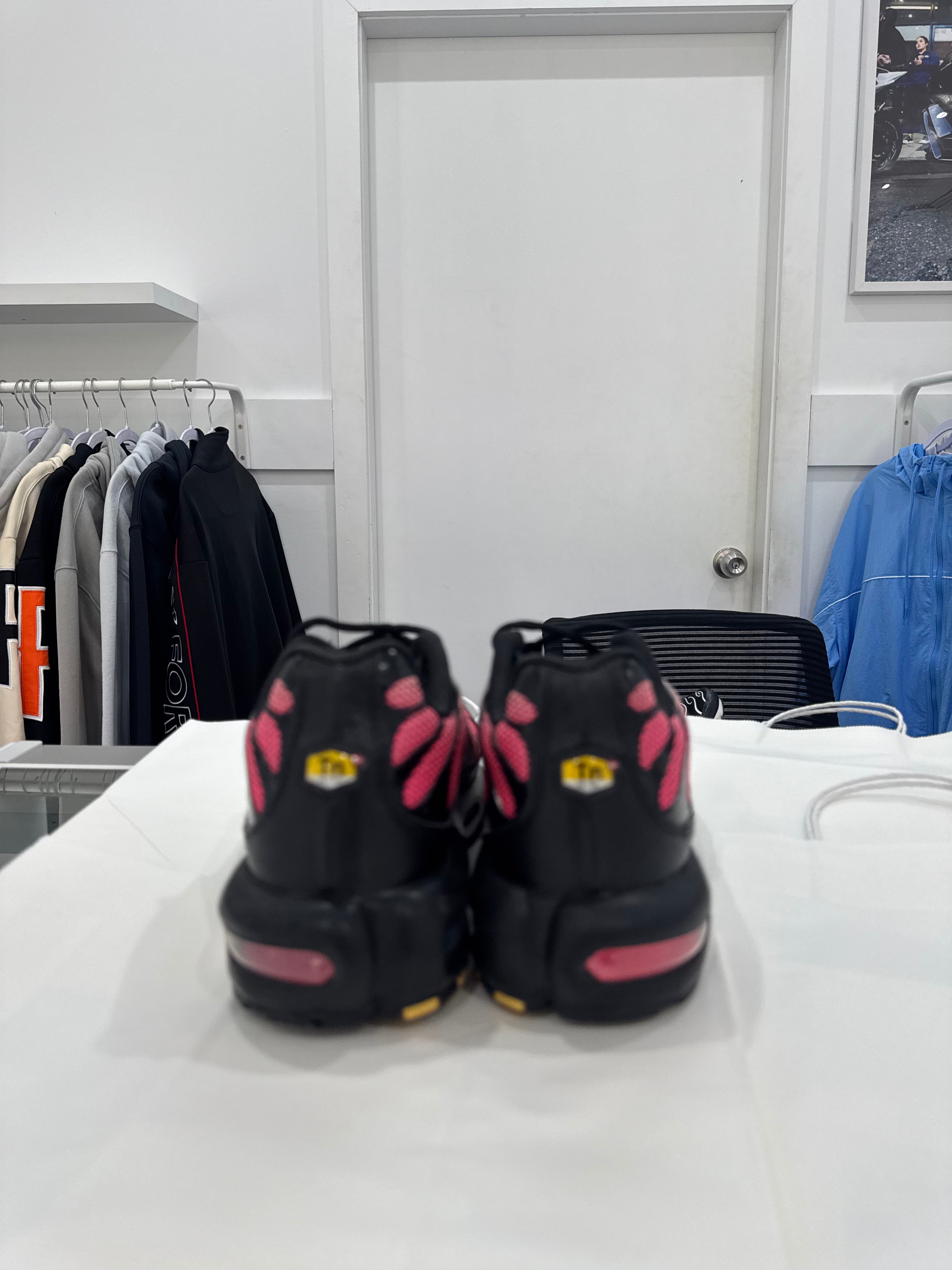 Used TN Sunset Pulse Black Pink Foam