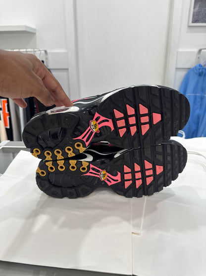 Used TN Sunset Pulse Black Pink Foam US Men's 12 - Women's 13.5