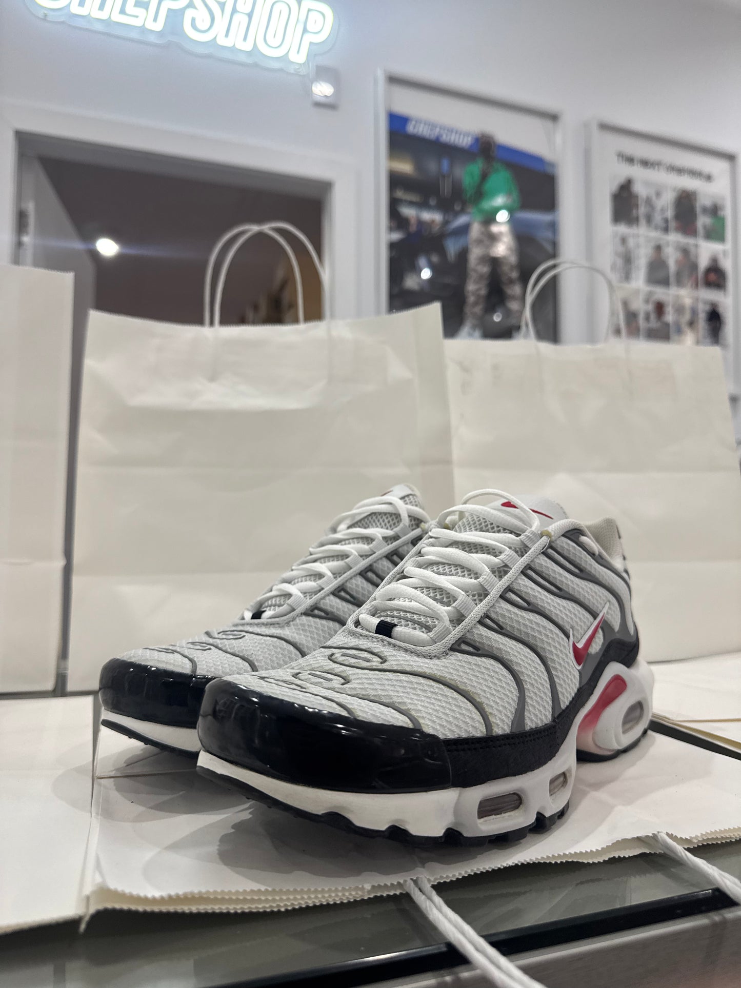 Used TN Photon Dust US Men's 10.5 - Women's 12