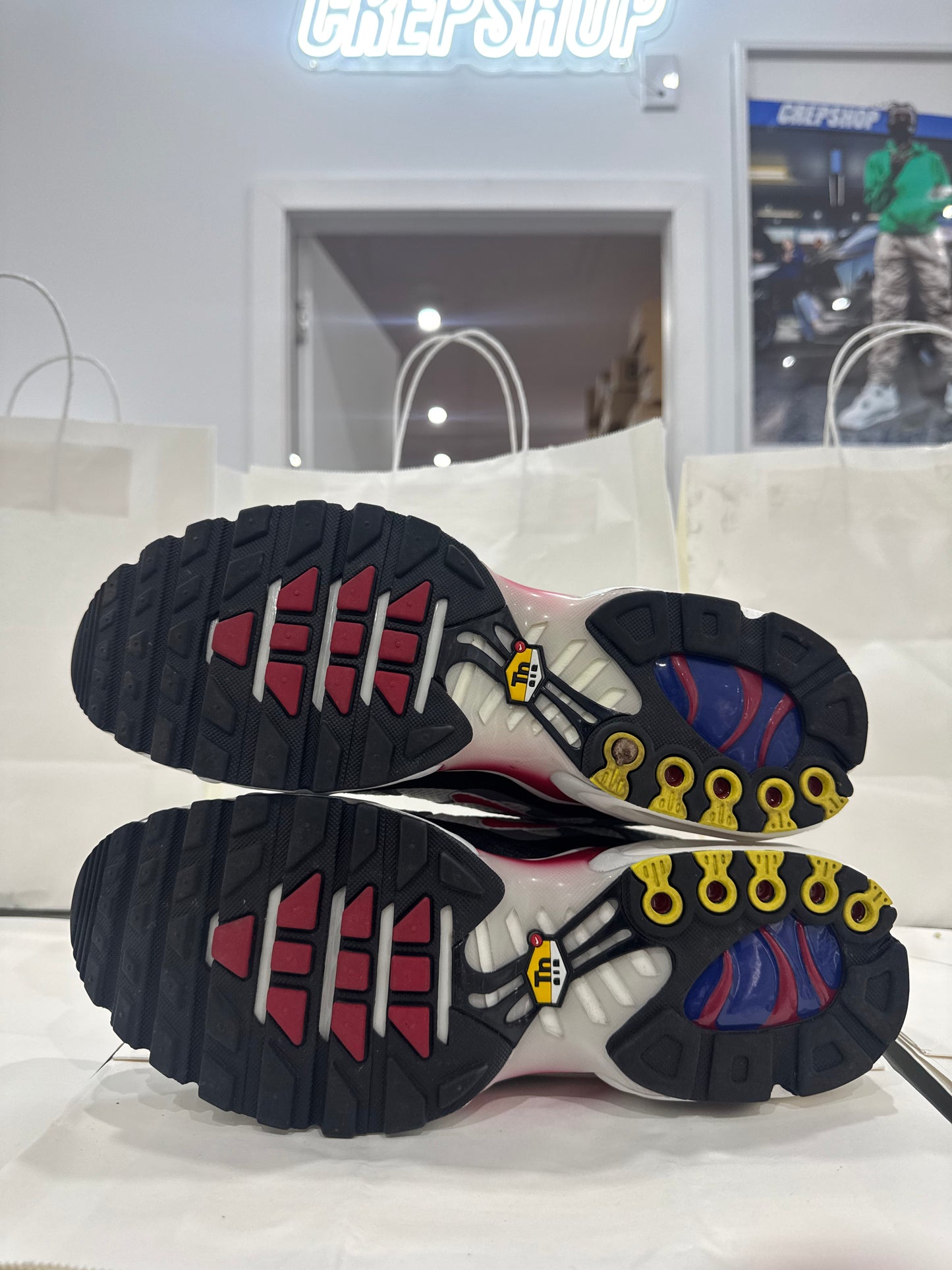 Used TN Photon Dust US Men's 10.5 - Women's 12