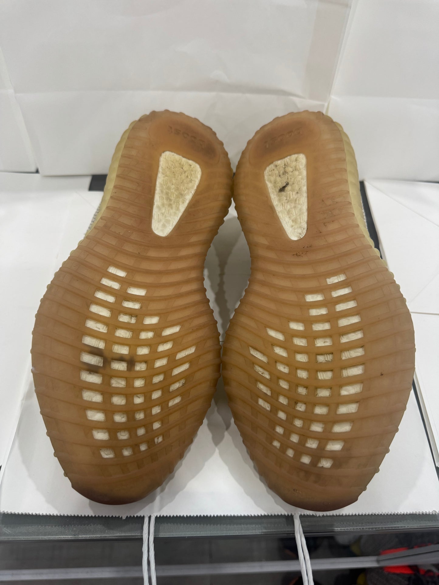 Used Yeezy Boost 350 V2
Citrin Non-Reflective US Men's 10 - Women's 11.5