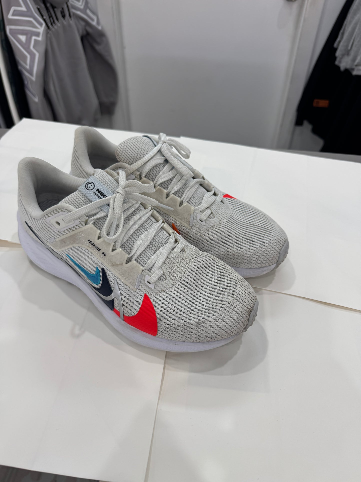 Used Air Zoom Pegasus 40 Premium Quadruple Swoosh US Men's 8 - Women's 9.5