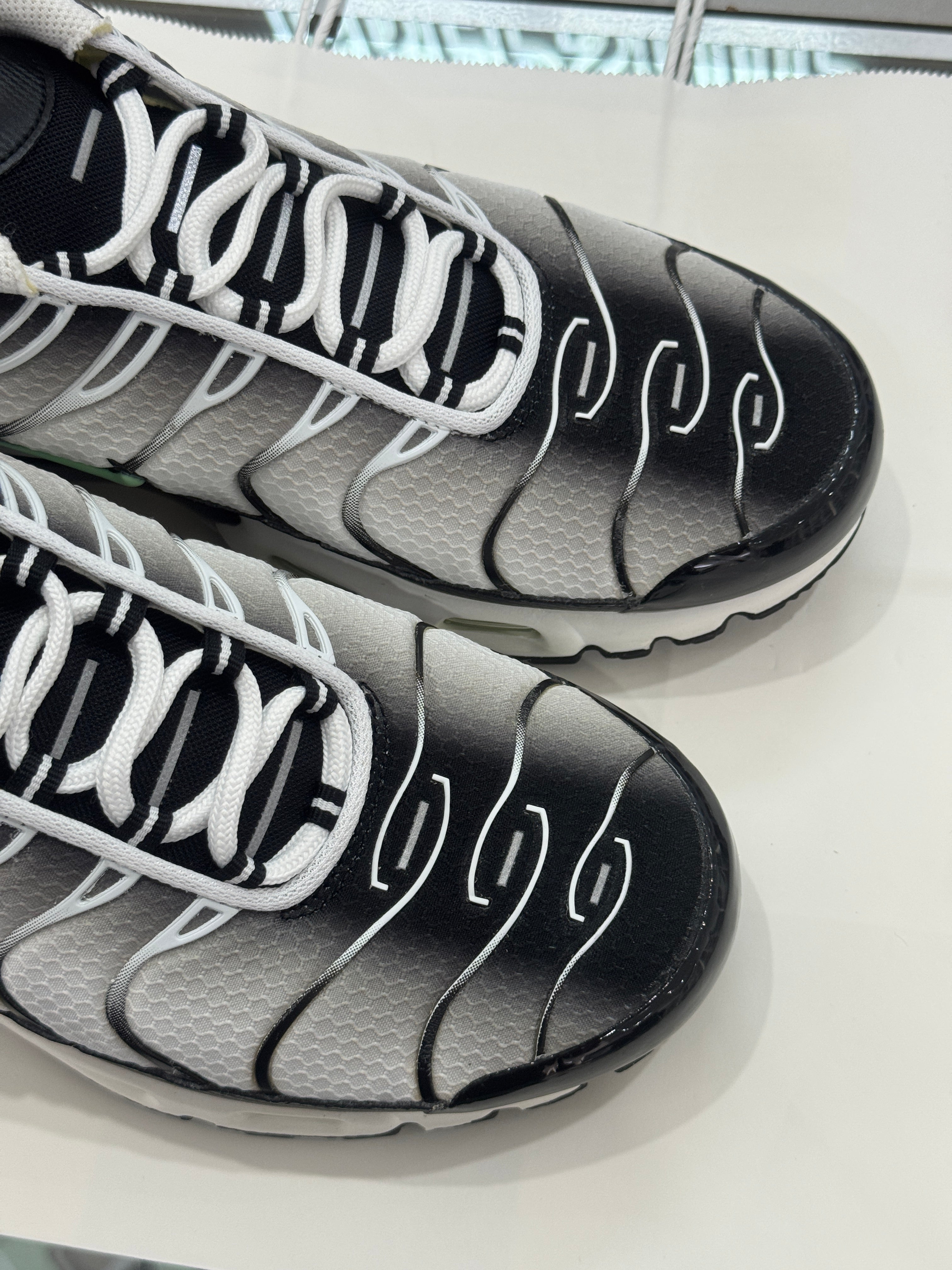 Used Nike TN 'White/Black/Mint'