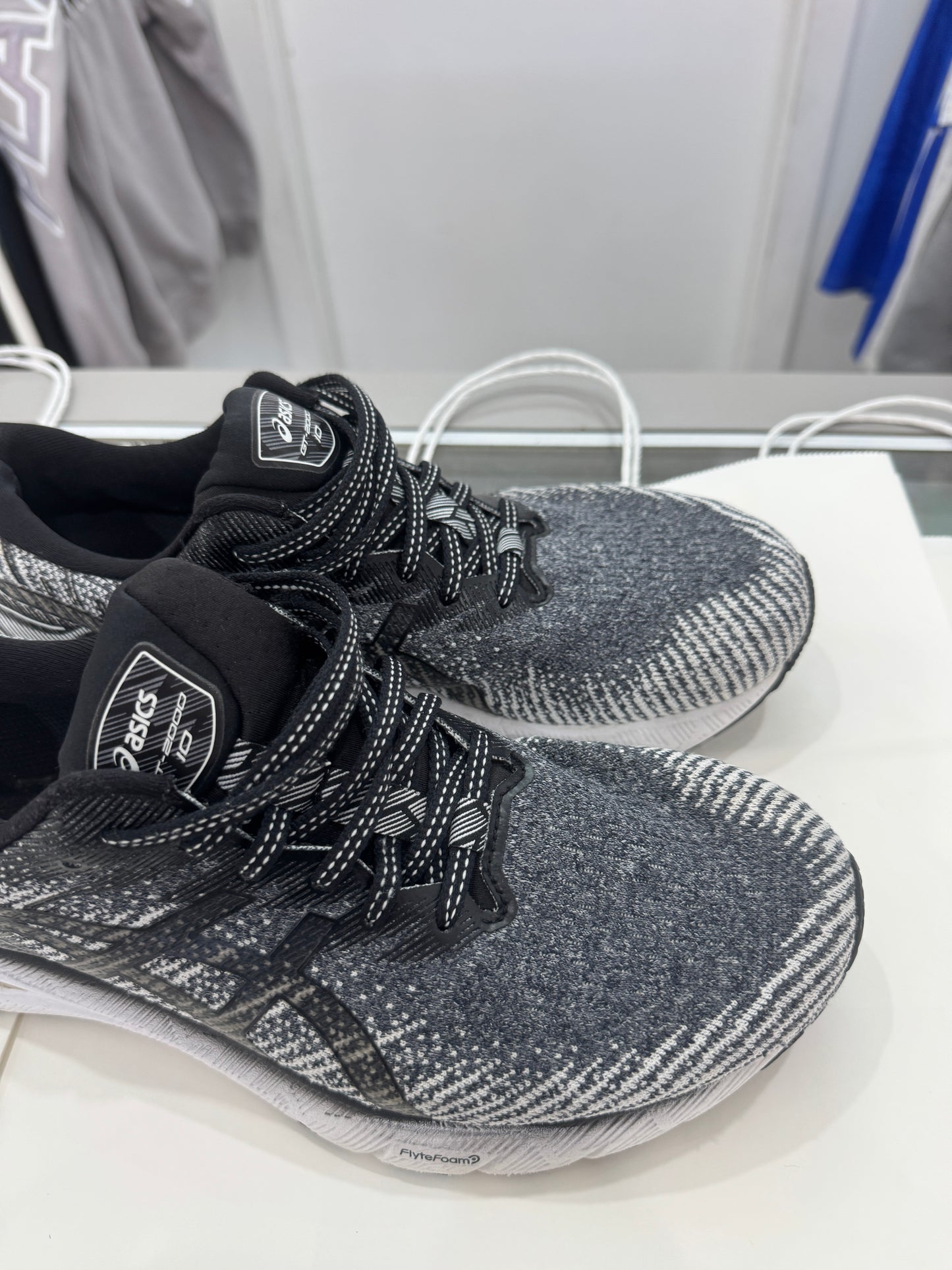 Used ASICS GT 2000 'Black White'