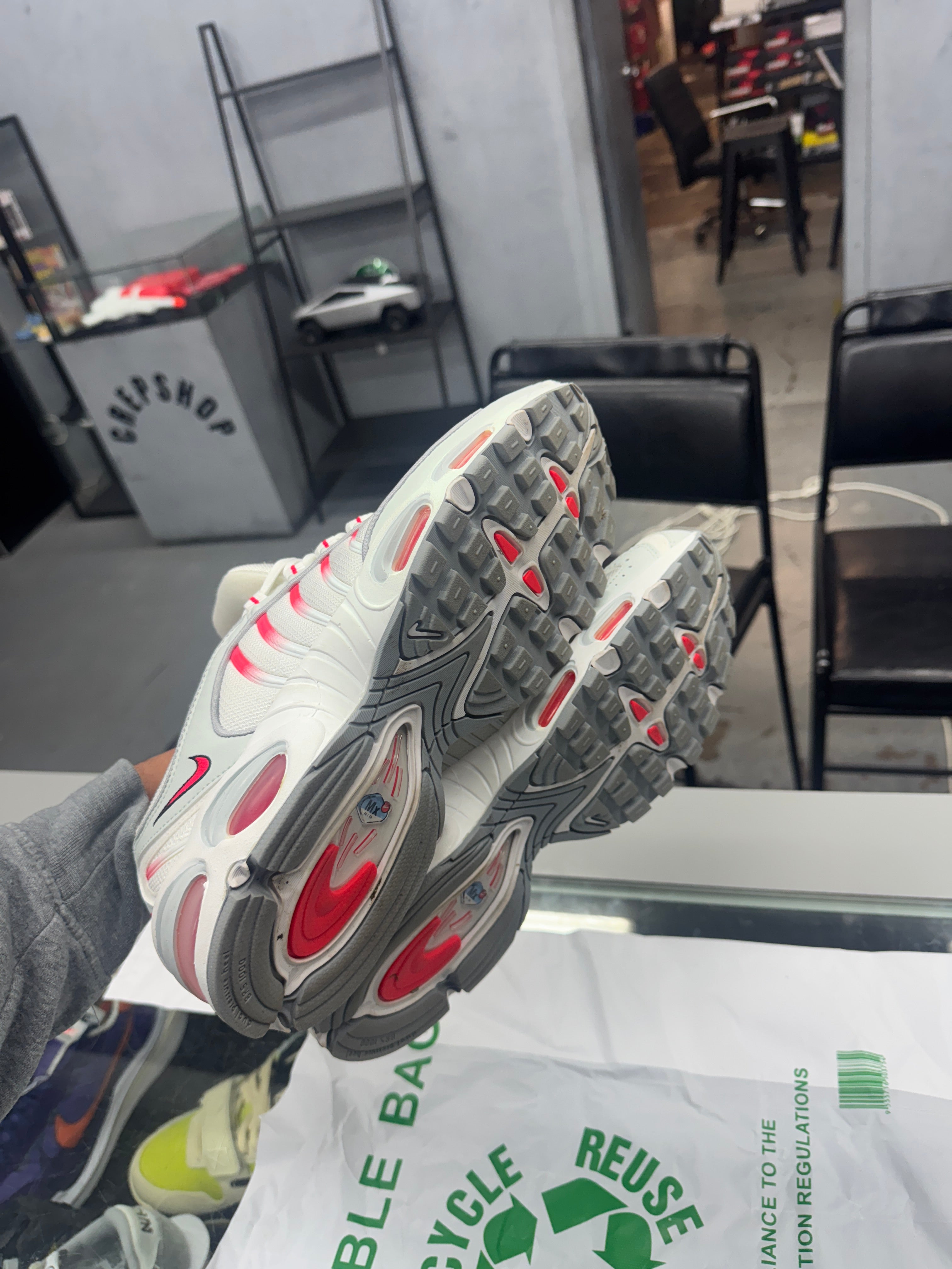 Used Nike Tailwind IV White and Red 10.5