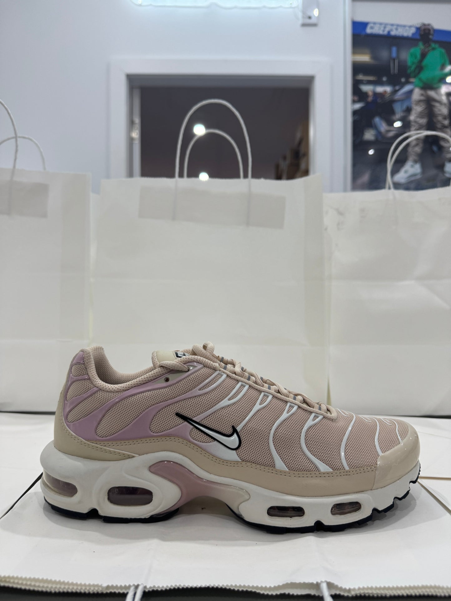 Used TN Beige White Pink Women's US Women's 9 - Men's 7.5